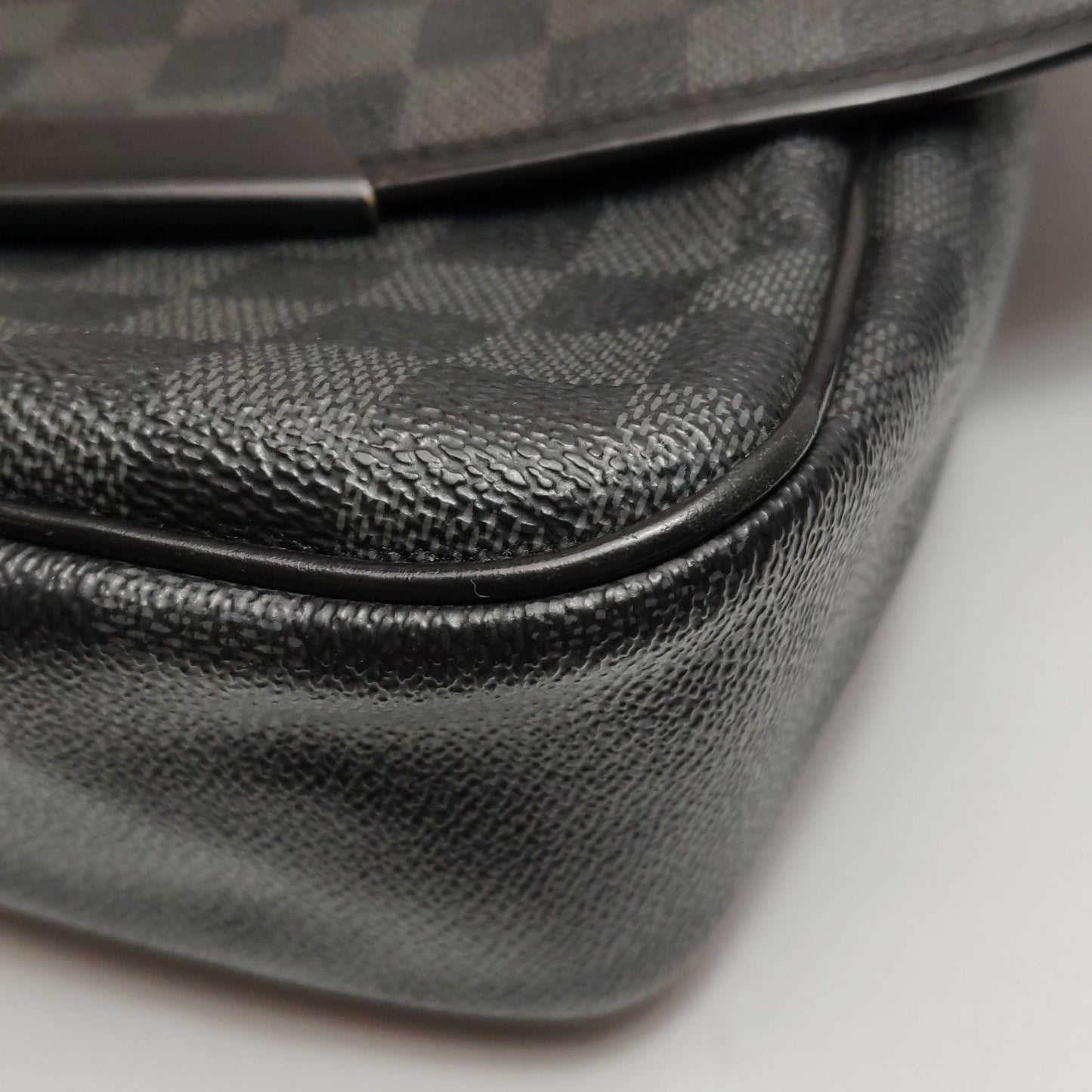 Preloved GLM-Checkered Flap Messenger Bag 250427781167729