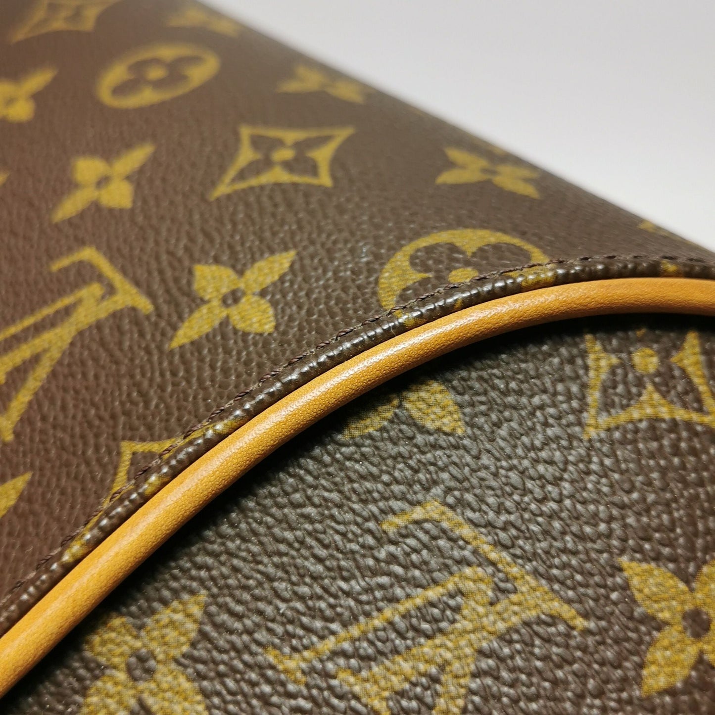 Preloved GLM-Ellipse Clutch Small Monogram Canvas  Handbag 250425781164675