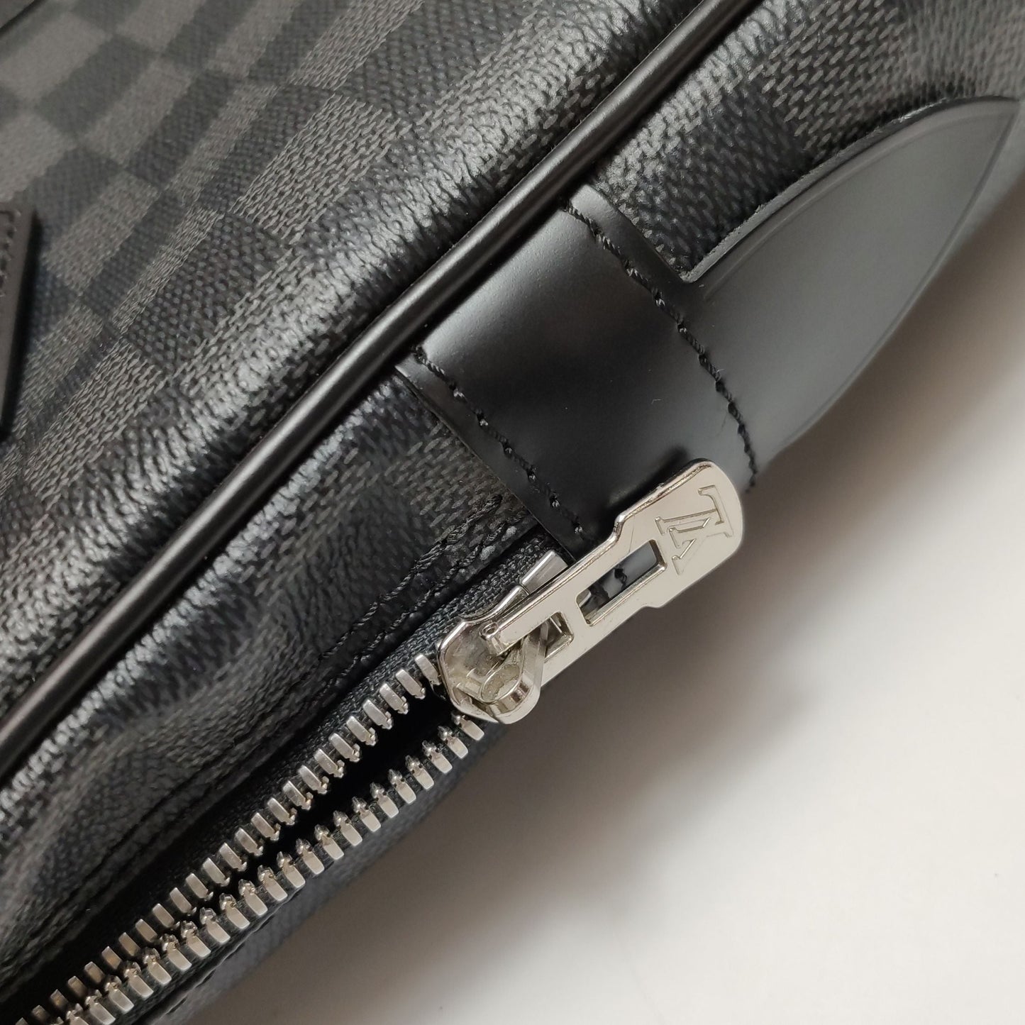 Preloved GLM-Porte-Documents Voyage Checkered Leather Handbag 250423781162346