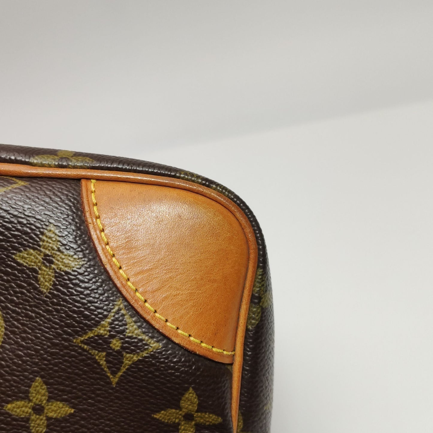 Preloved GLM-Amazone Camera Bag Monogram Print Zip Front Crossbody Shoulder Bag 250420781157184