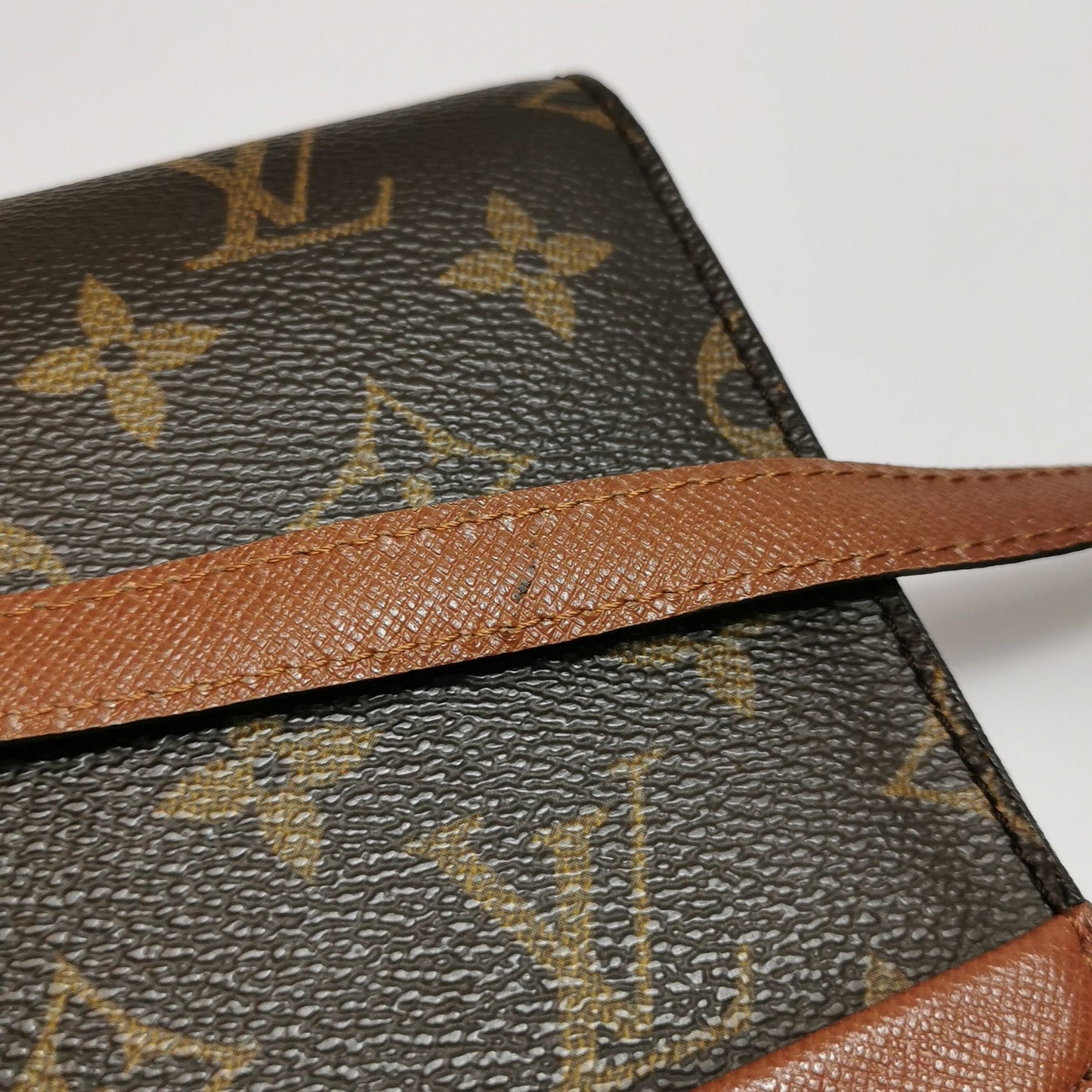 Preloved GLM-Bordeaux Leather Monogram Print  Envelope Crossbody Shoulder Bag 250412781144700