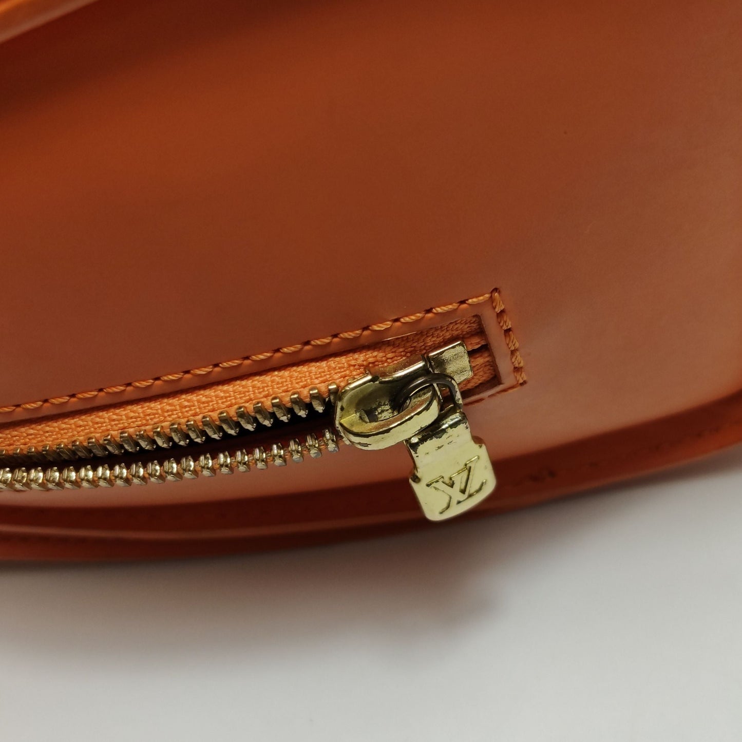 Preloved GLM-Pont Neuf Leather Solid Hidden Zipper Handbag 250409781141803