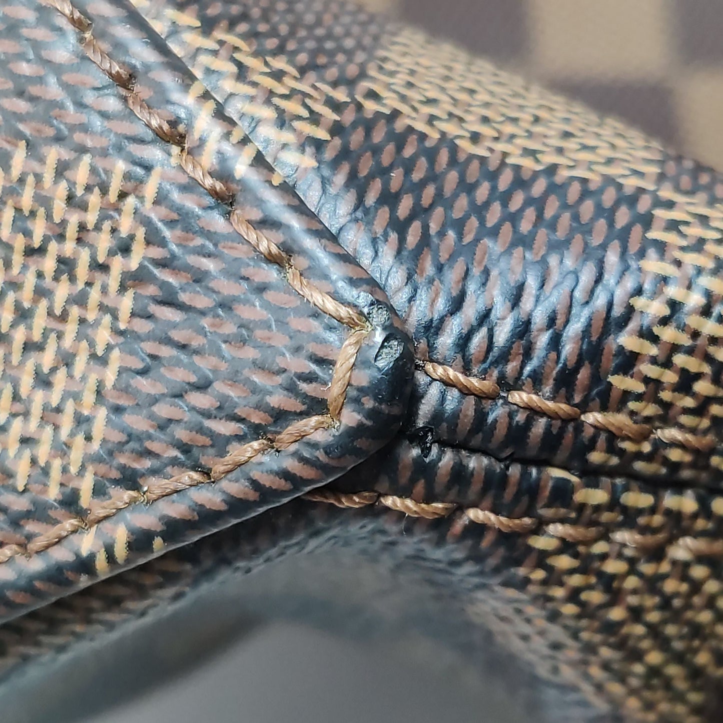Preloved GLM-Jake Leather Checkerboard Zipper Crossbody Bag 250405781135888