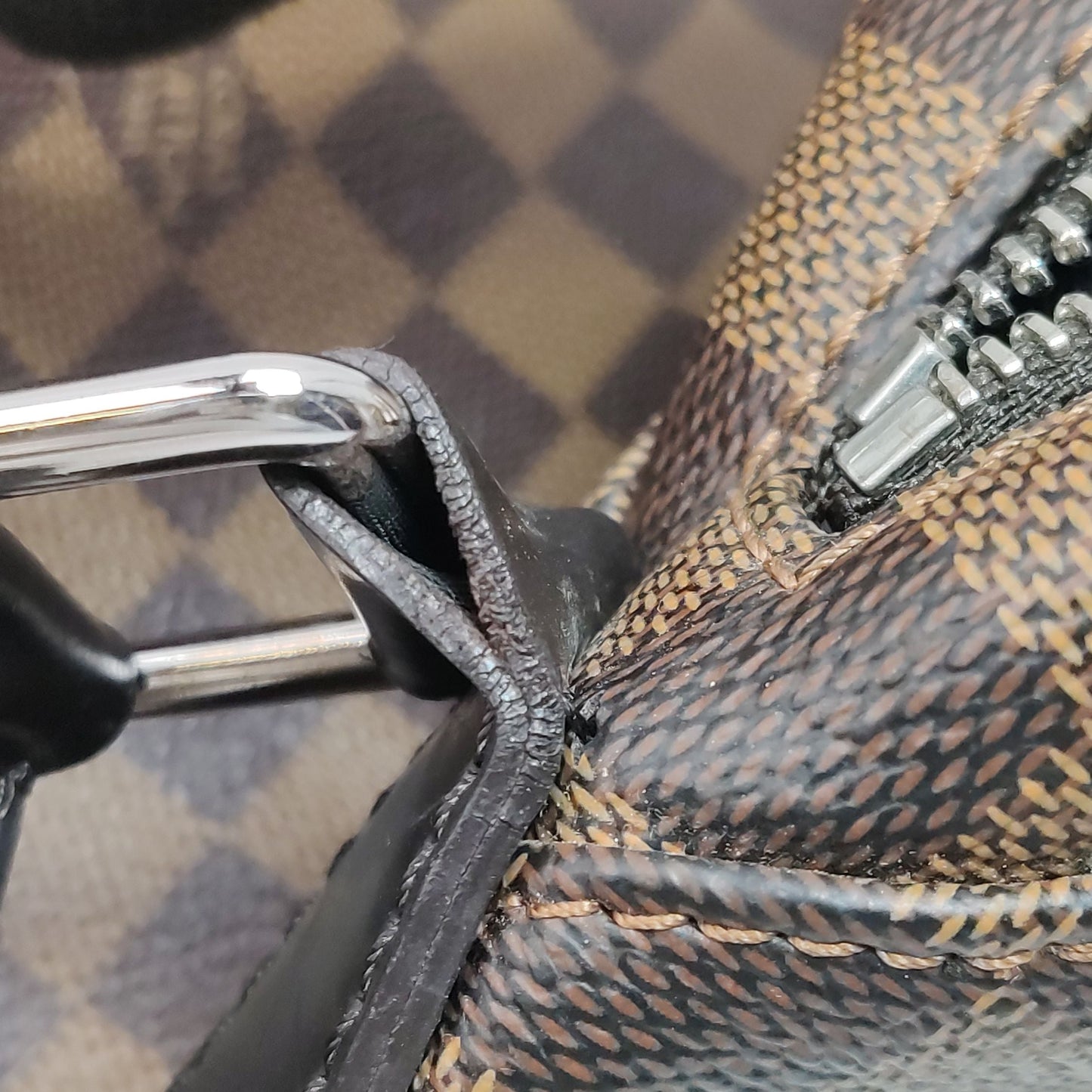 Preloved GLM-Jake Leather Checkerboard Zipper Crossbody Bag 250405781135888