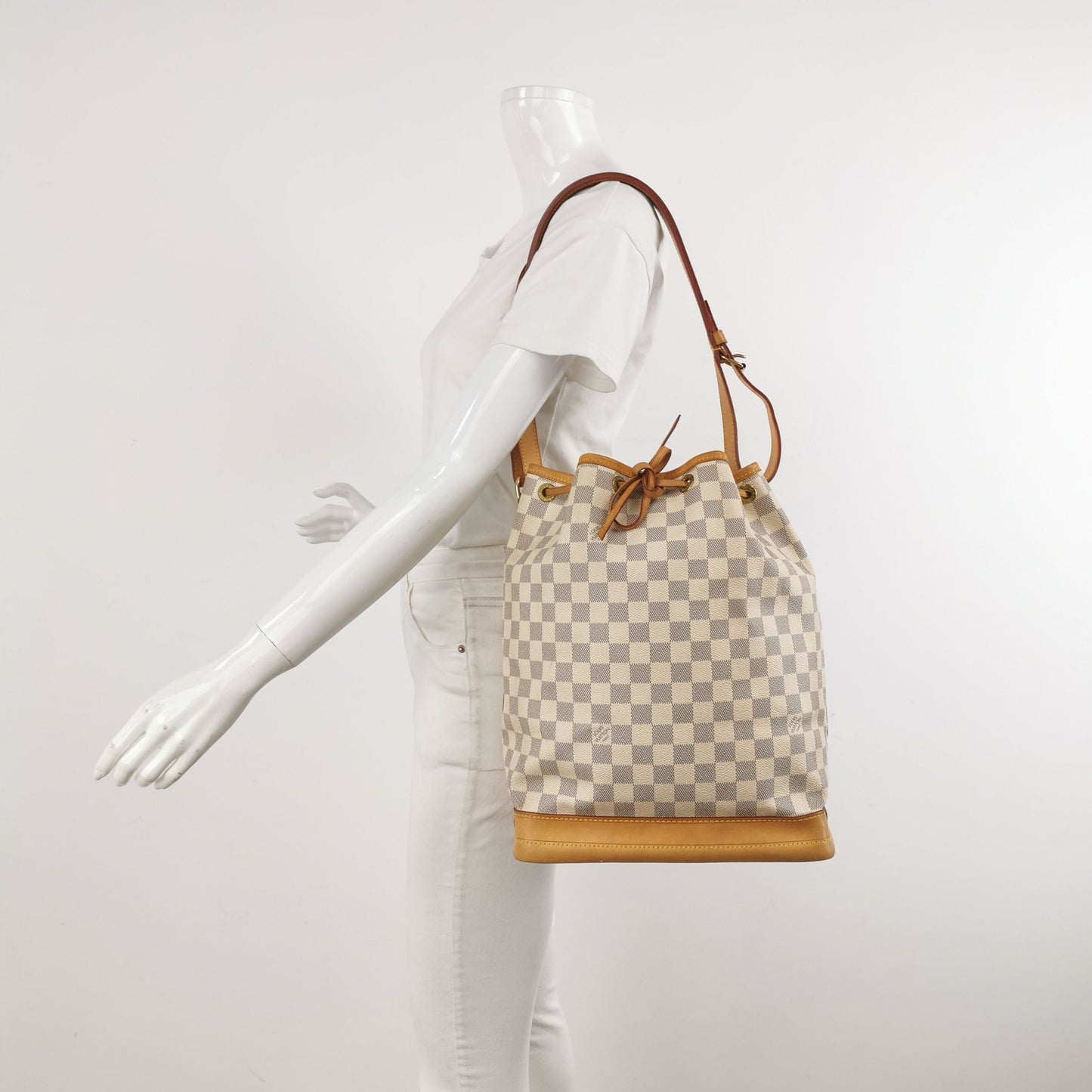 Preloved GLM-NOE Large Checkered Drawstring Shoulder Bag 250403781133759