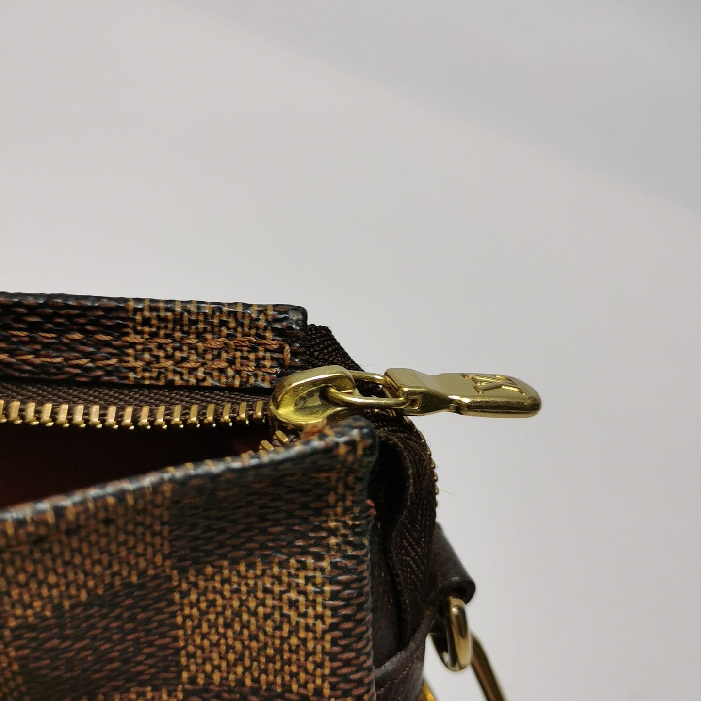 Preloved GLM-Trousse Makeup Leather Checkered Zip  Hobo Handbag 250330781126998