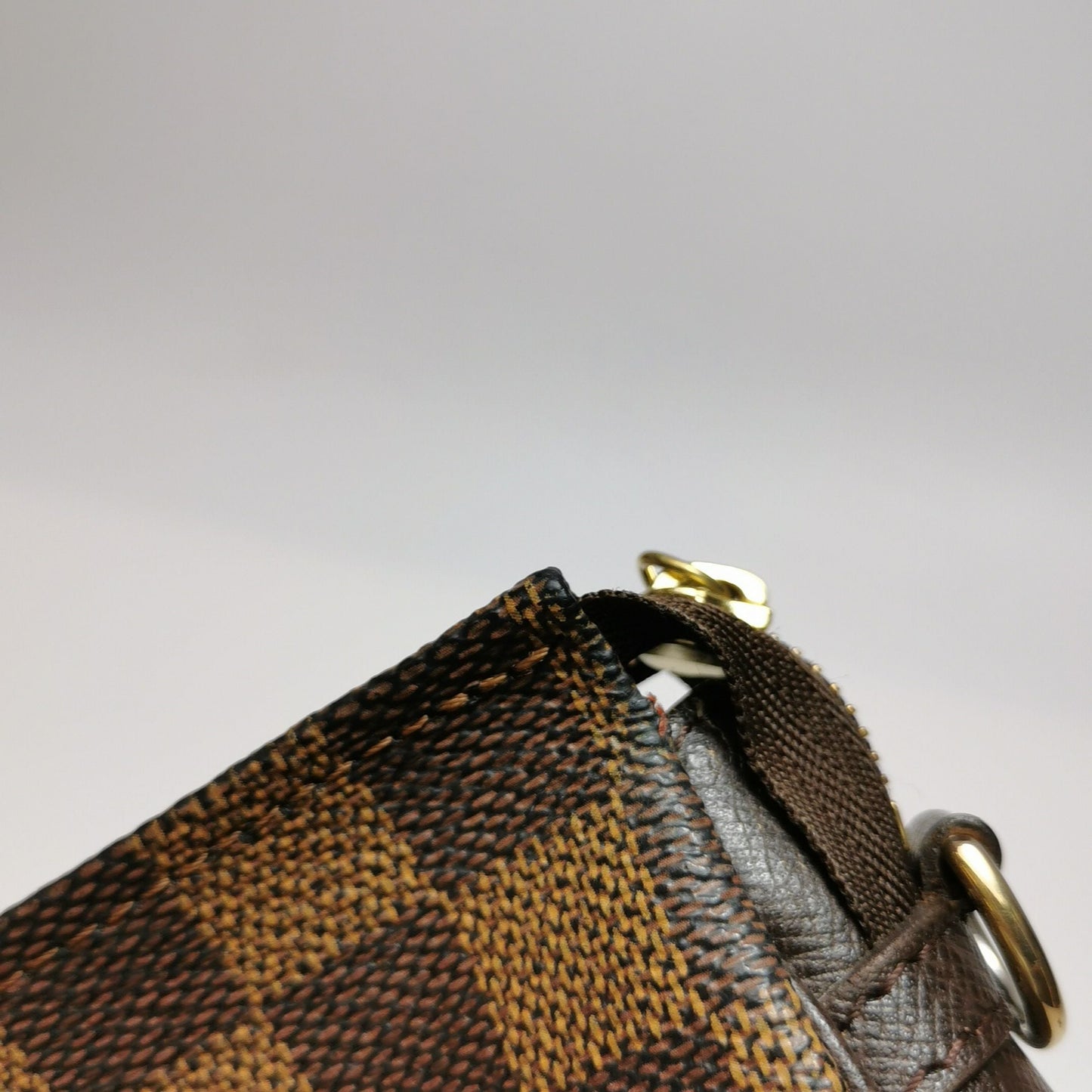 Preloved GLM-Trousse Makeup Leather Checkered Zip  Hobo Handbag 250330781126998