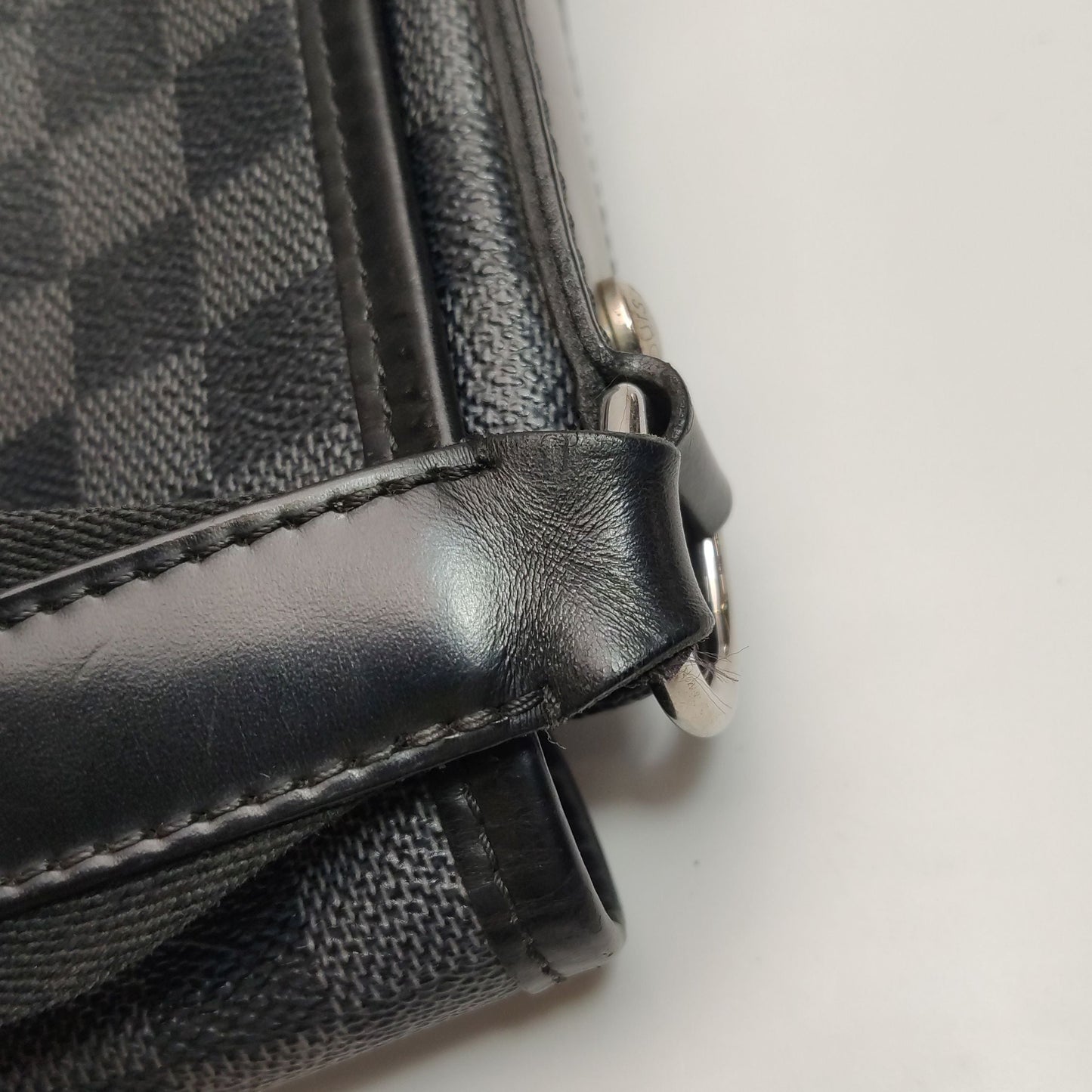 Preloved GLM-Leather Checkerboard Flap Messenger Crossbody Shoulder Bag 250326781122048