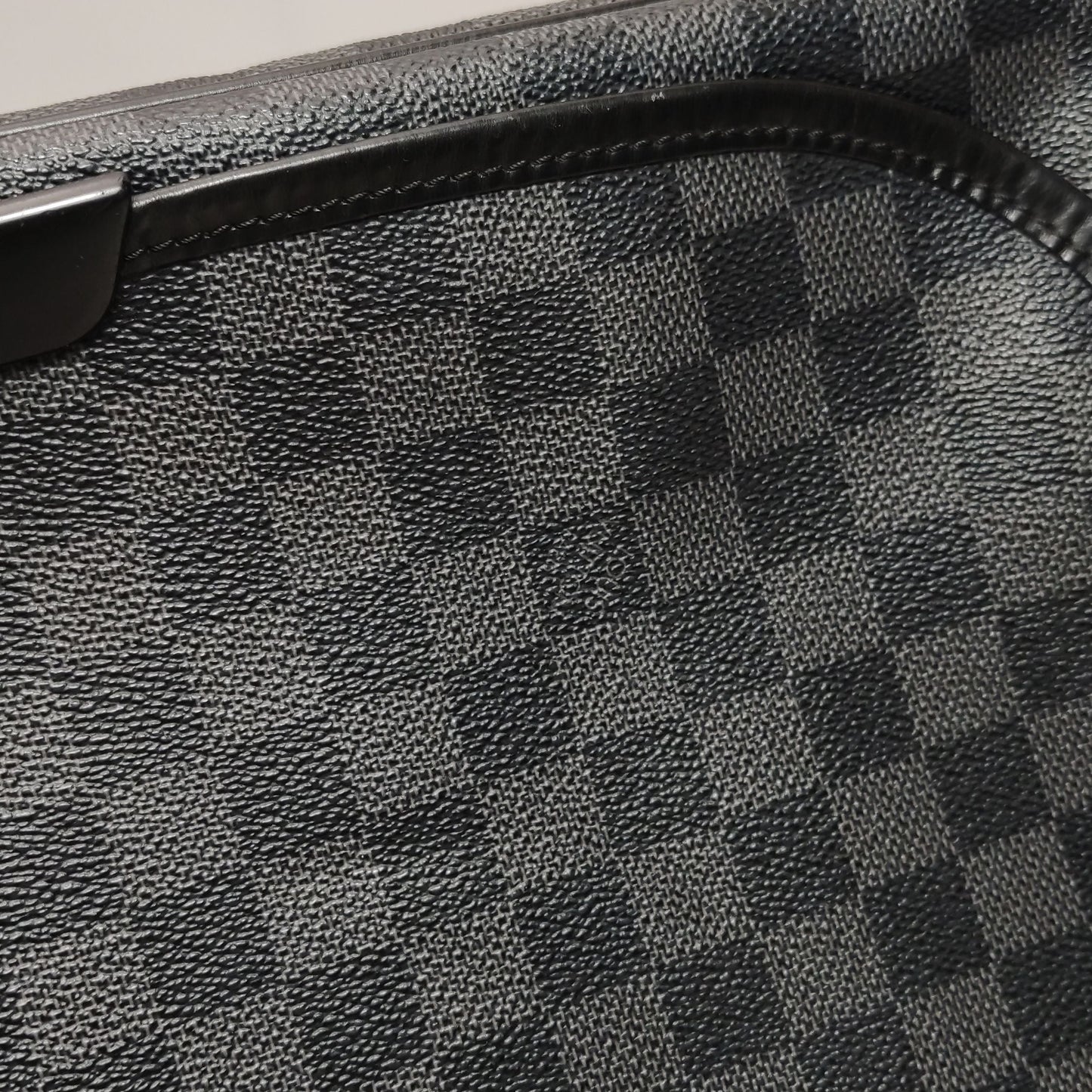 Preloved GLM-Leather Checkerboard Flap Messenger Crossbody Shoulder Bag 250326781122048