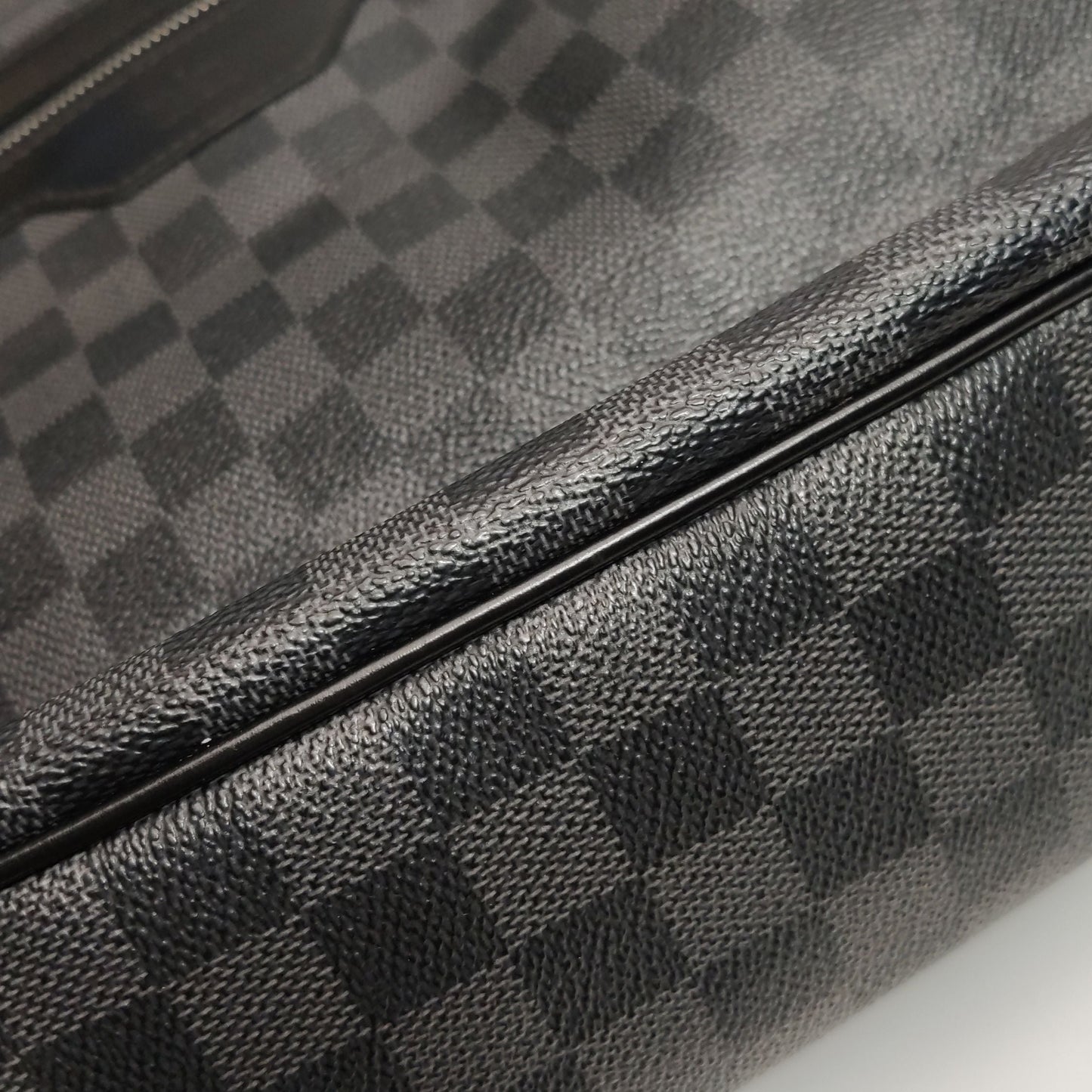 Preloved GLM-Leather Checkerboard Flap Messenger Crossbody Shoulder Bag 250326781122048