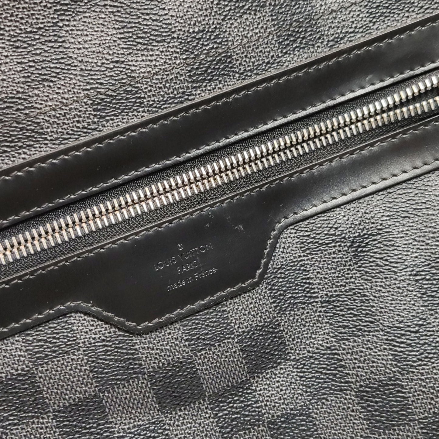 Preloved GLM-Leather Checkerboard Flap Messenger Crossbody Shoulder Bag 250326781122048