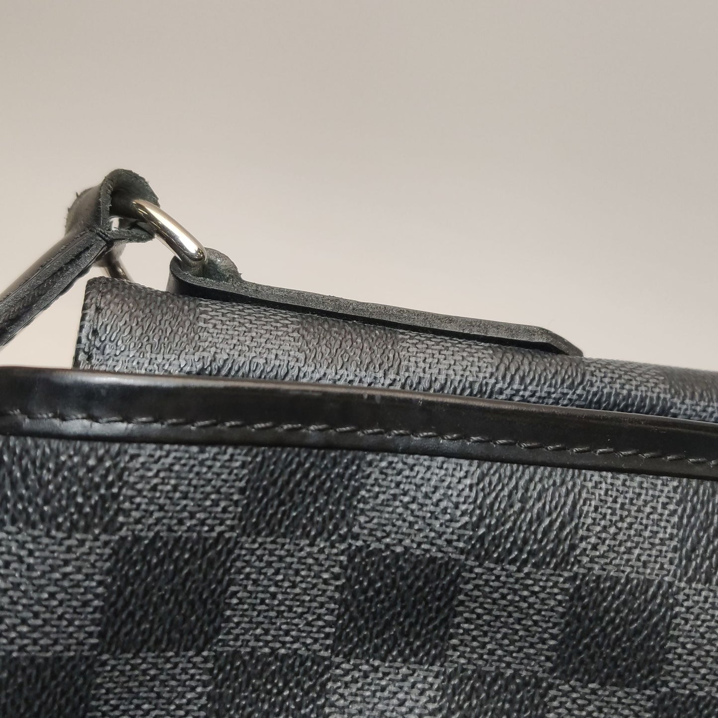 Preloved GLM-Checkered Flap Messenger Bag 250319781111390