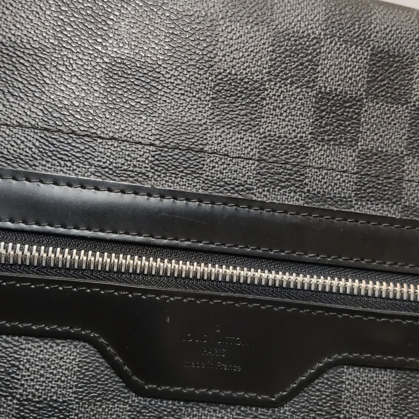 Preloved GLM-Checkered Flap Messenger Bag 250319781111390