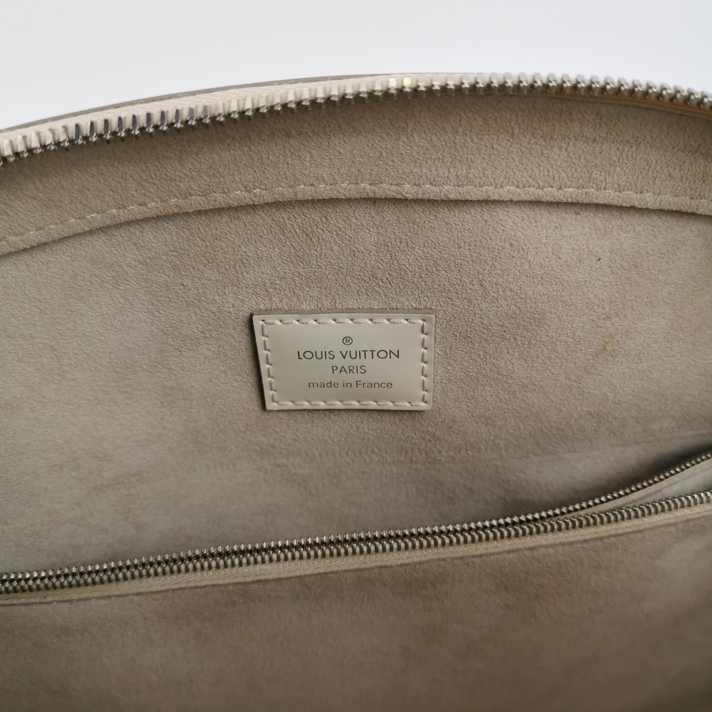 Preloved GLM-Pont Neuf Leather Solid Hidden Zipper Handbag 250309781097004