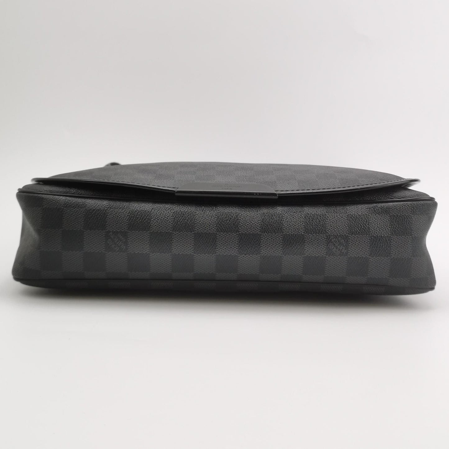 Preloved GLM-Checkered Flap Messenger Bag 250306781092915