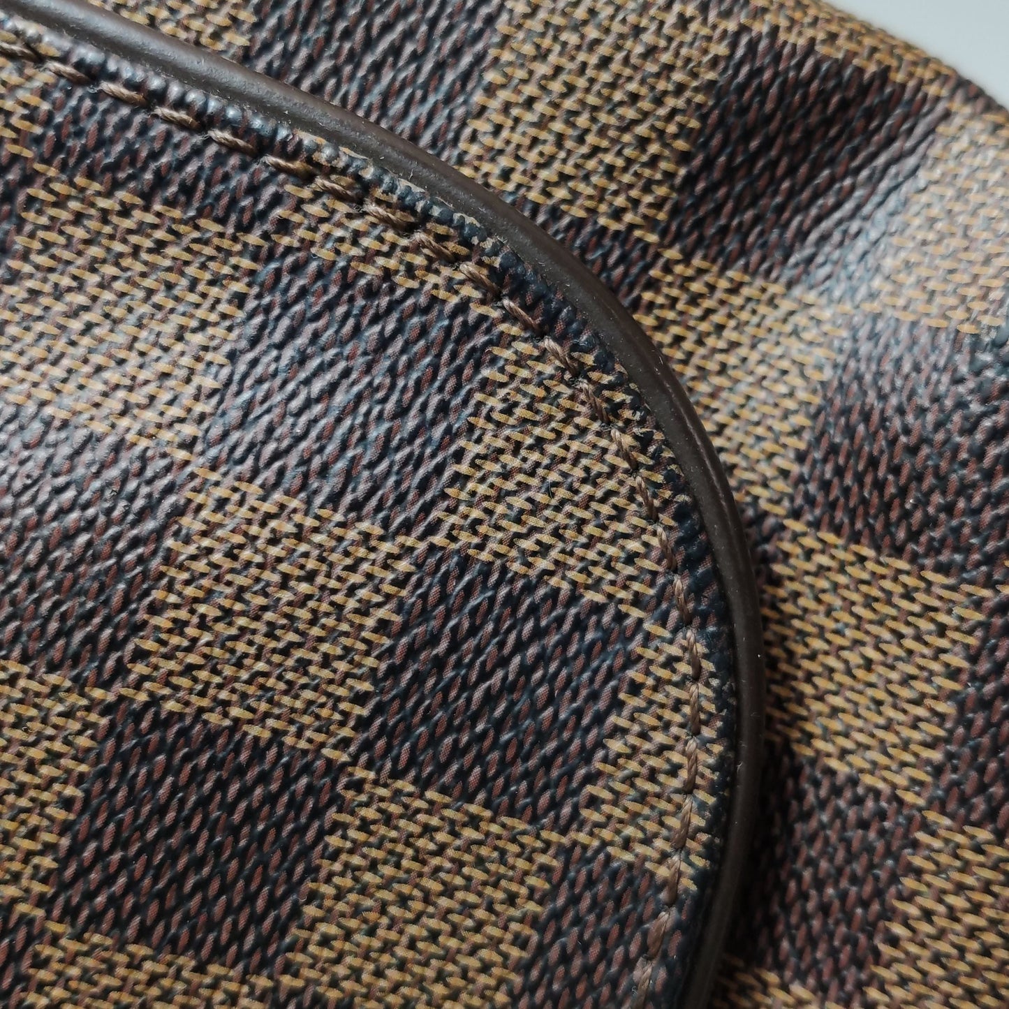 Preloved GLM-Brooklyn Leather Checkerboard Logo Messenger Bag 250308781096517