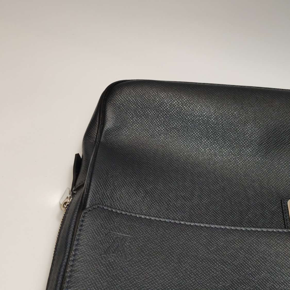 Preloved GLM-Taiga Vasili Leather Crossbody Bag 250214781063075