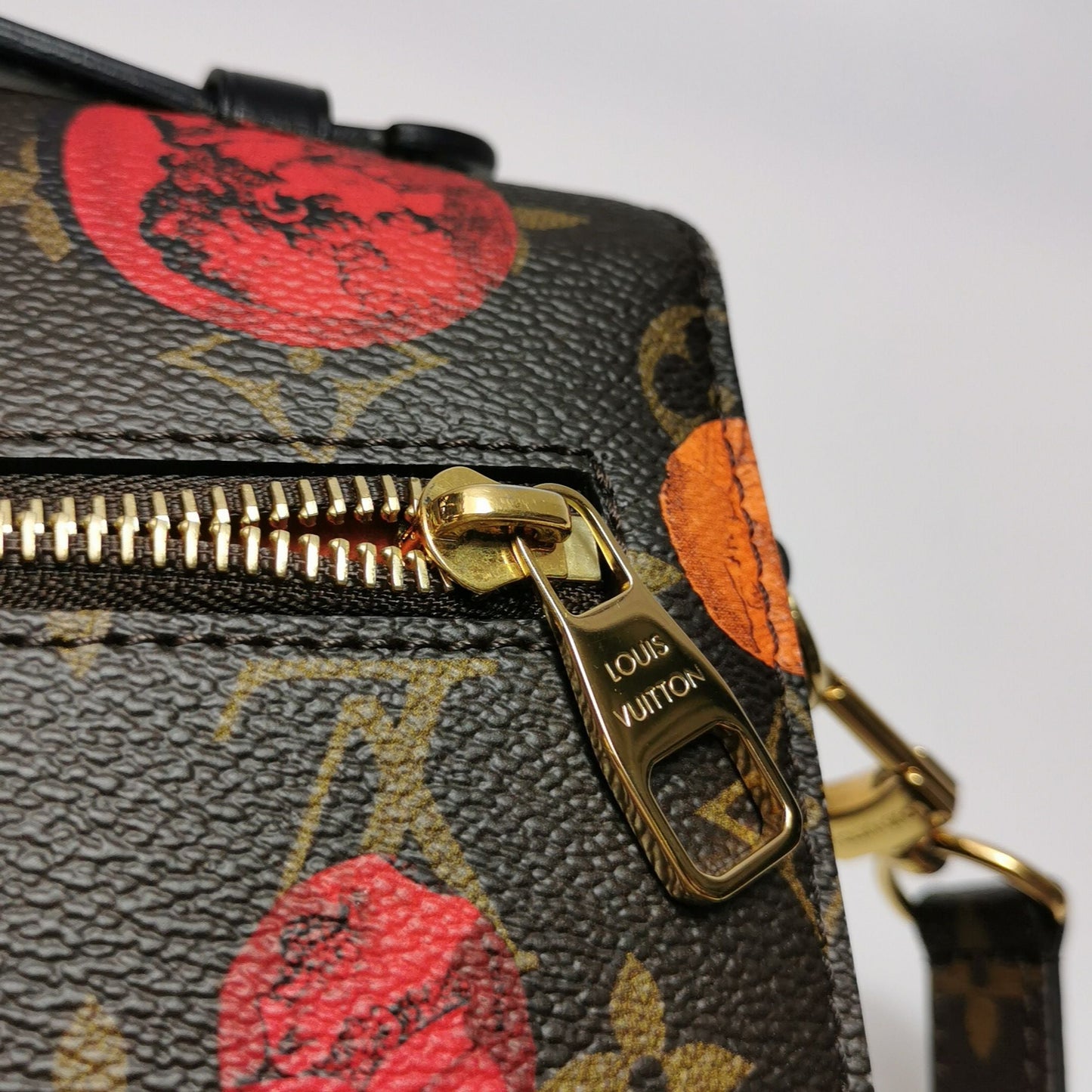 Preloved GLM-Pochette Metis Monogram Canvas S-lock Crossbody Bag with Chip 250528781211808