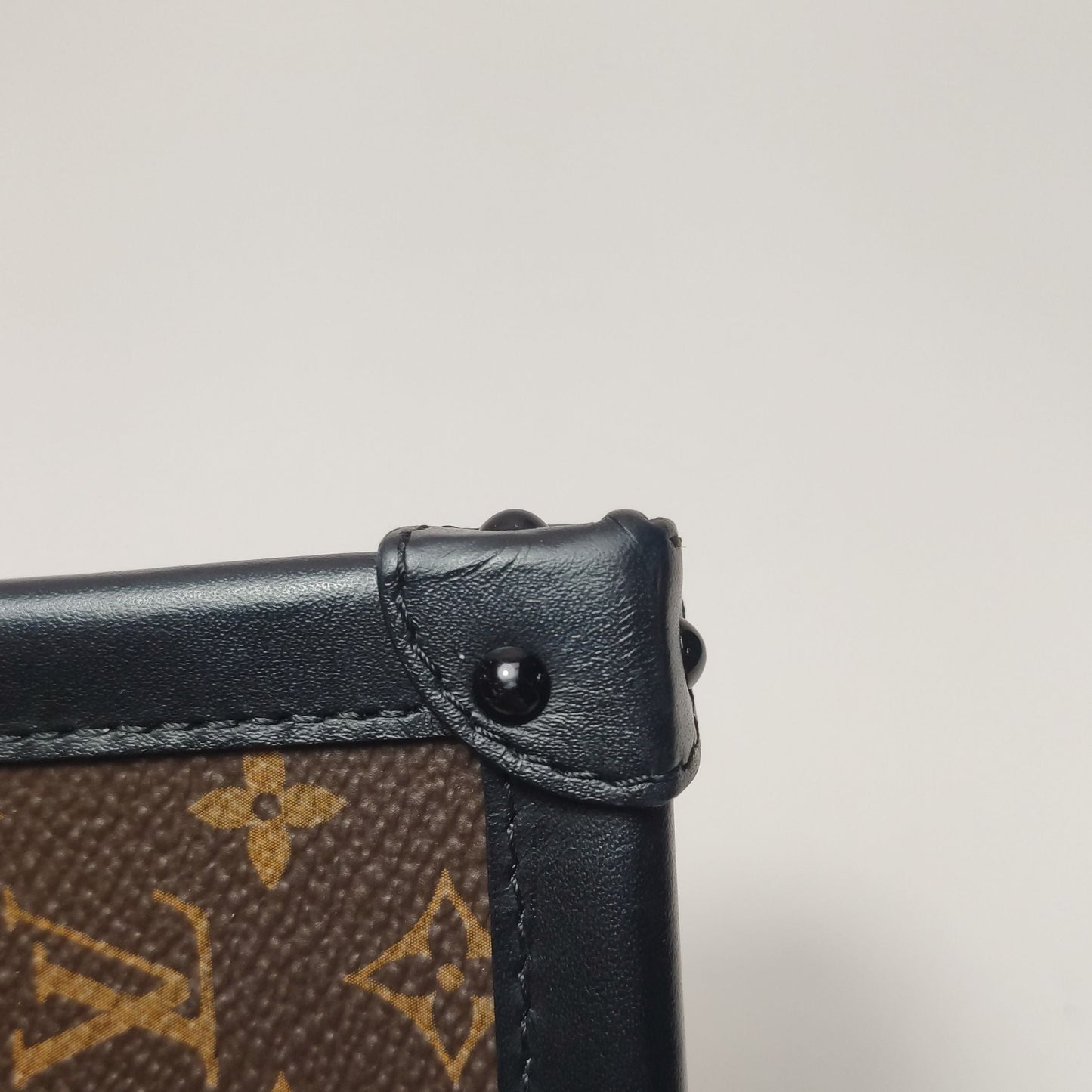 Preloved GLM-Trunk Vertical Monogram S-lock Crossbody Bag 250514781192942