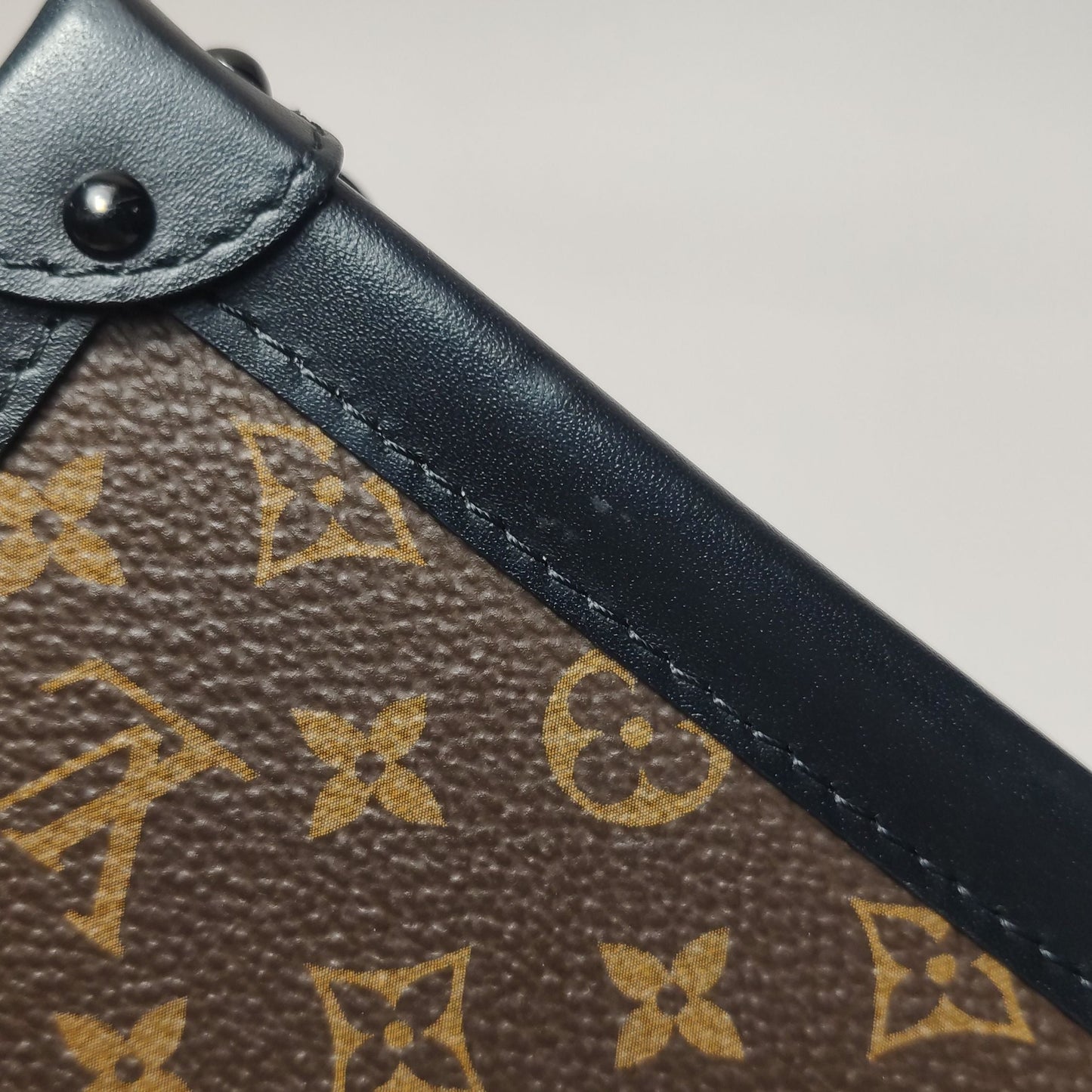 Preloved GLM-Trunk Vertical Monogram S-lock Crossbody Bag 250514781192942