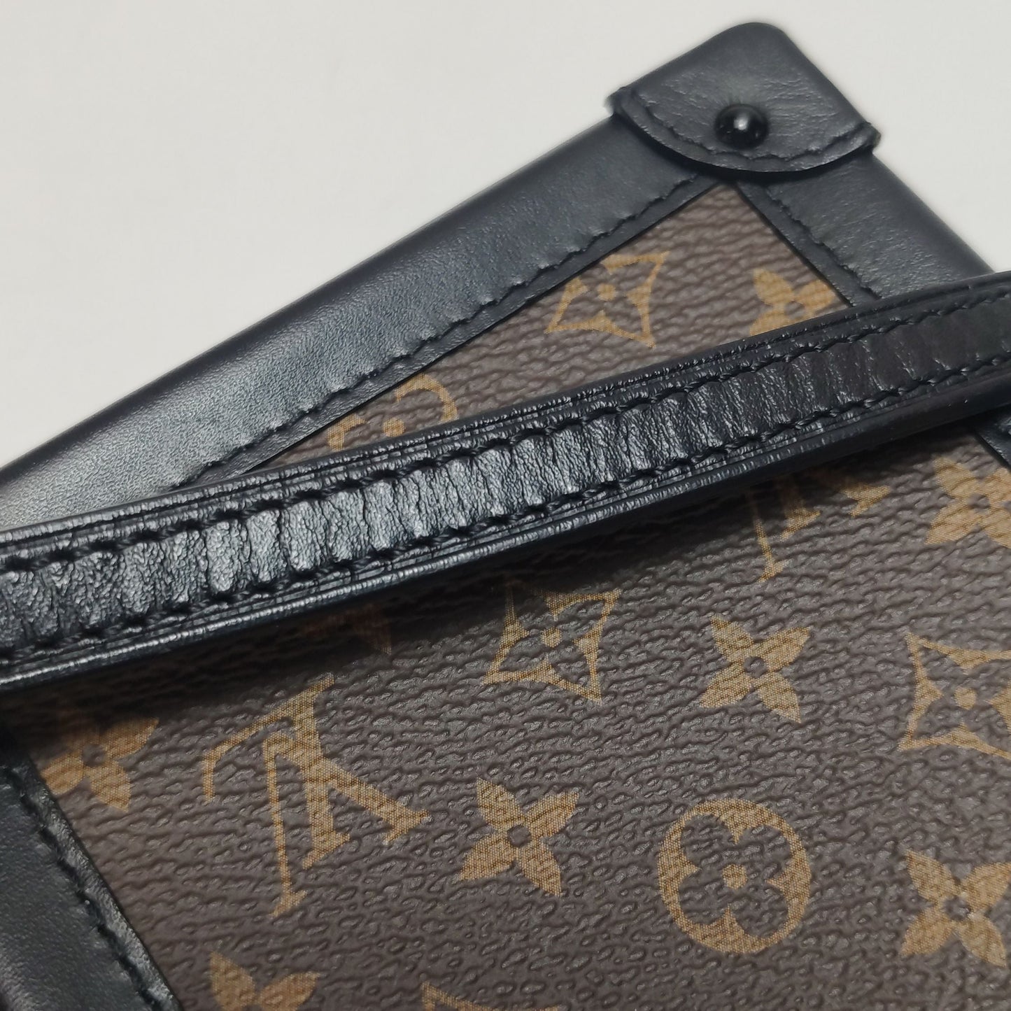 Preloved GLM-Trunk Vertical Monogram S-lock Crossbody Bag 250514781192942