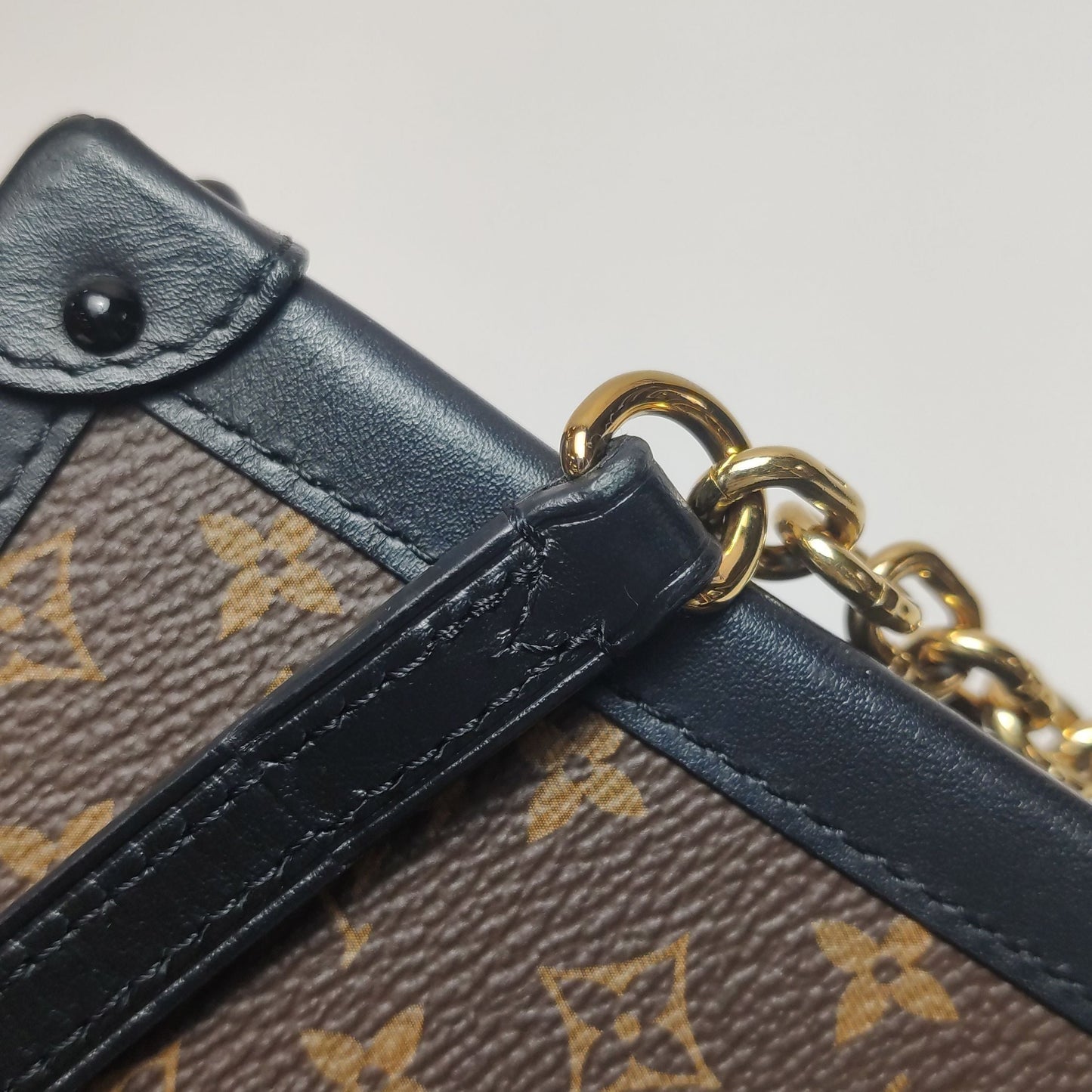 Preloved GLM-Trunk Vertical Monogram S-lock Crossbody Bag 250514781192942