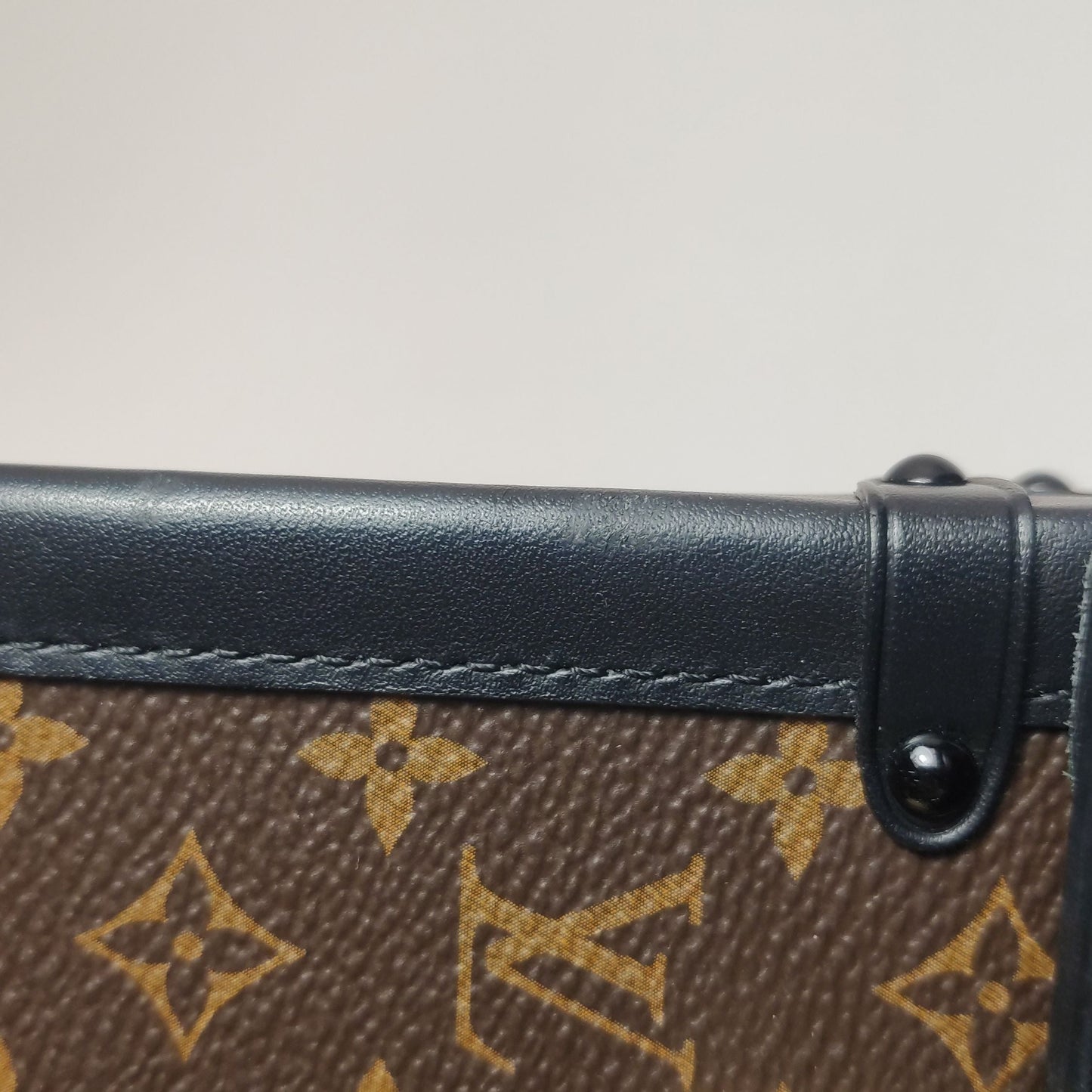 Preloved GLM-Trunk Vertical Monogram S-lock Crossbody Bag 250514781192942