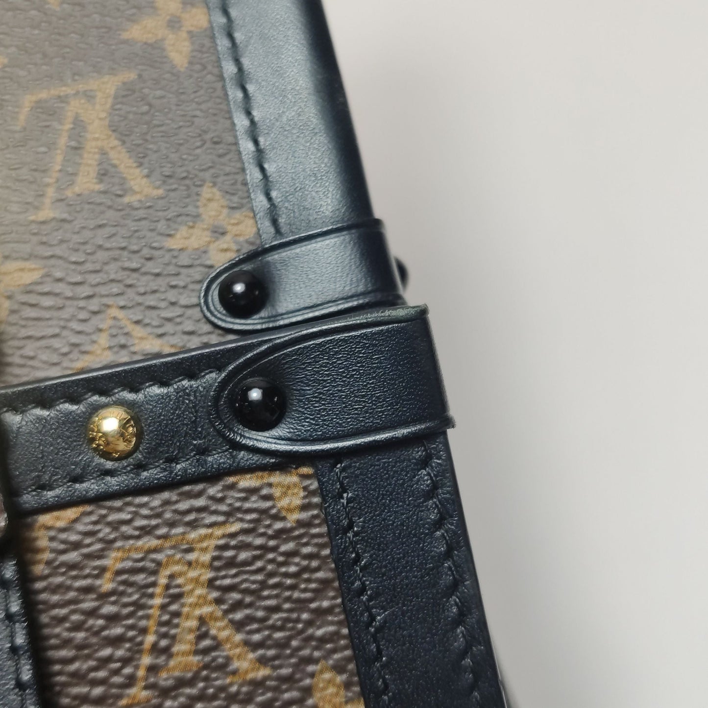 Preloved GLM-Trunk Vertical Monogram S-lock Crossbody Bag 250514781192942