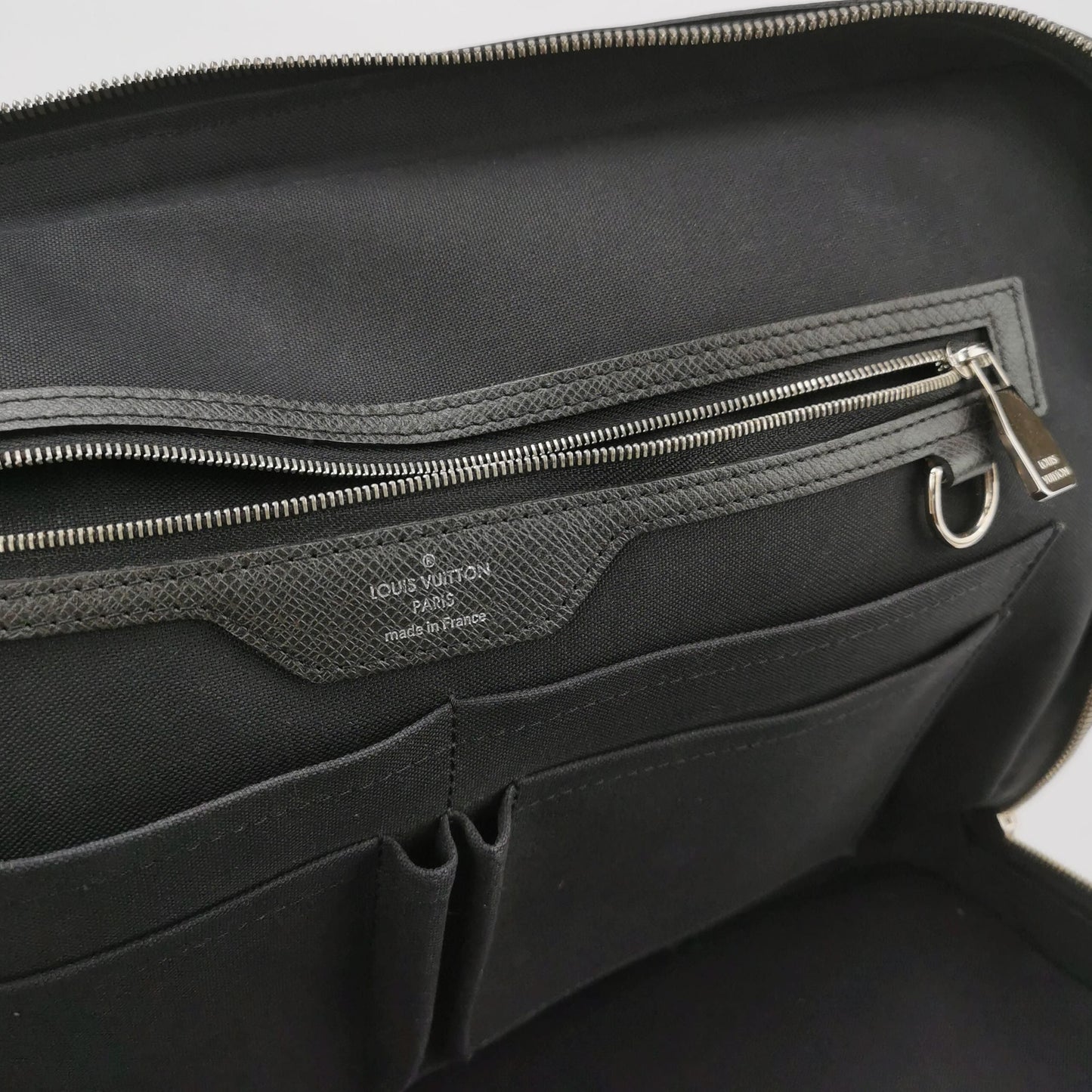 Preloved GLM-Taiga Leather Solid Double Zip Handbag Crossbody Bag 250511781187414