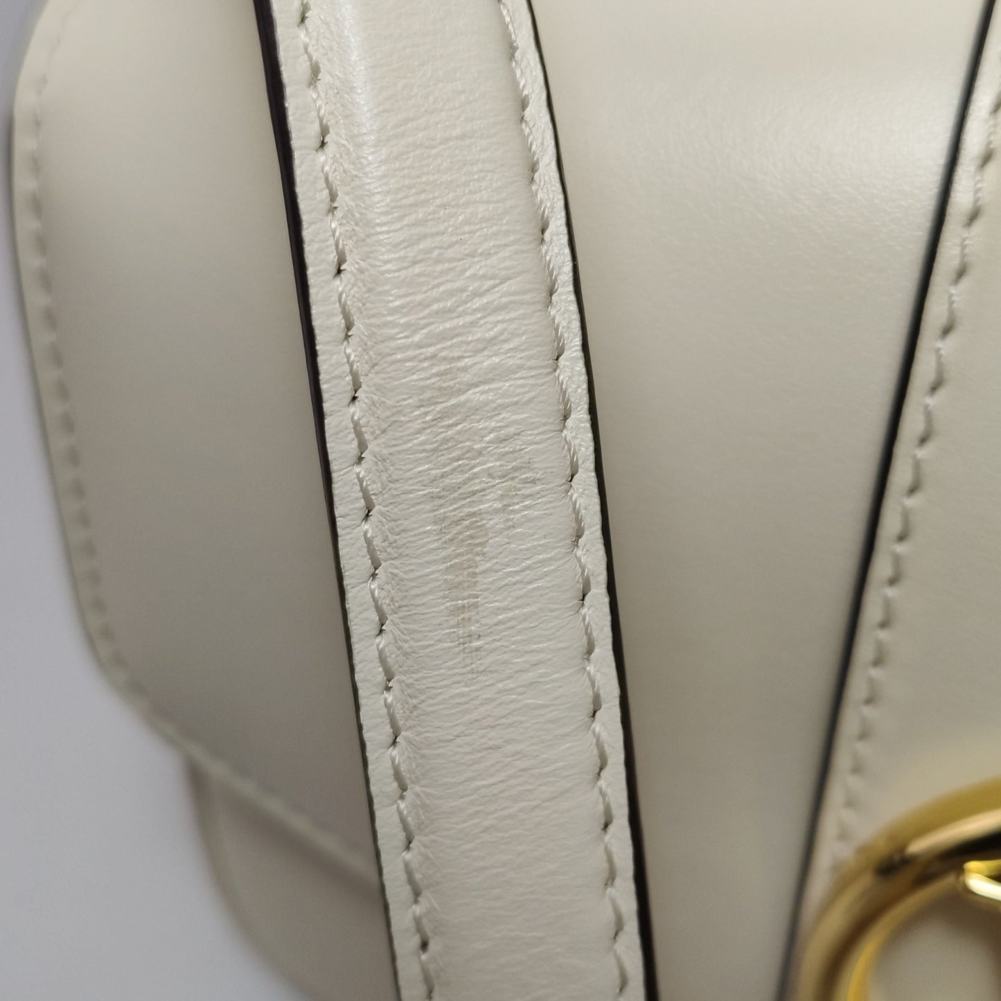 Preloved GLM-Pont 9 Medium Leather Solid LV Circle Logo Crossbody Bag Microchip 250510781186869
