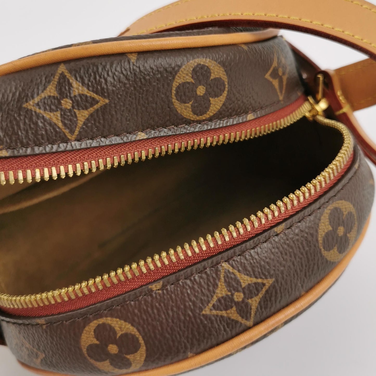 Preloved GLM-Boite Chapeau Small Monogram Crossbody Bag 250430781172780