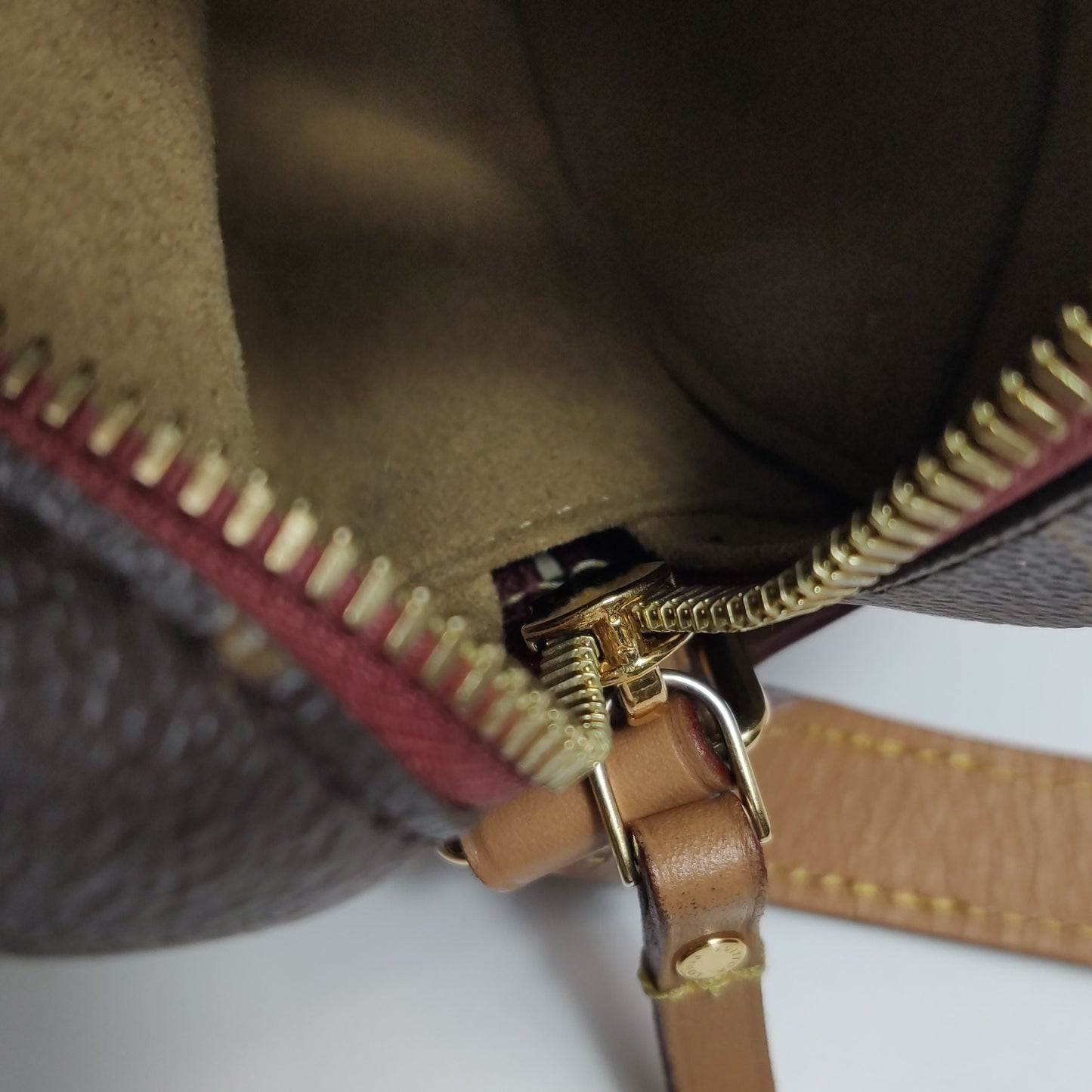 Preloved GLM-Boite Chapeau Small Monogram Crossbody Bag 250422781159725