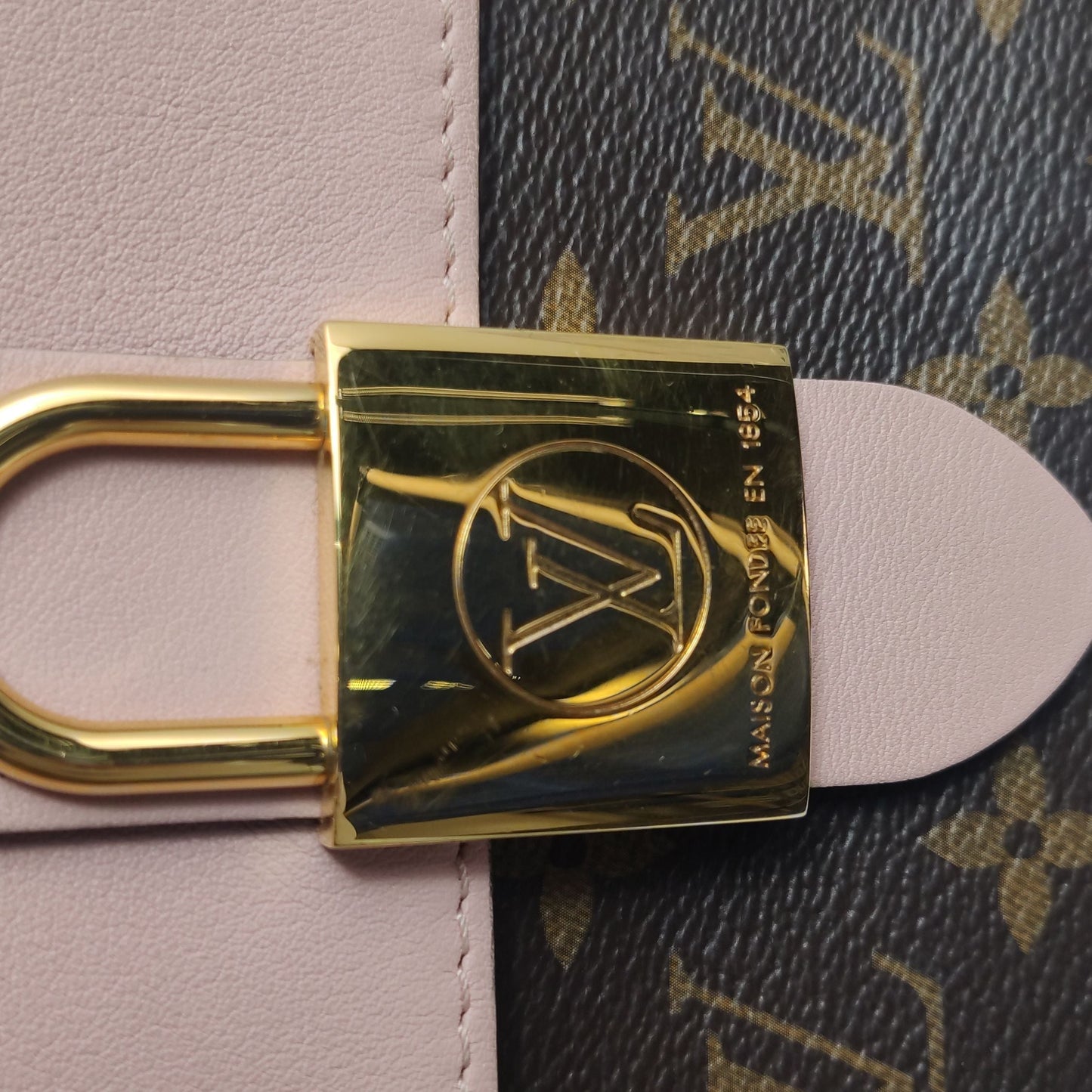 Preloved GLM-Locky BB Monogram Lock Crossbody Bag 250421781159205