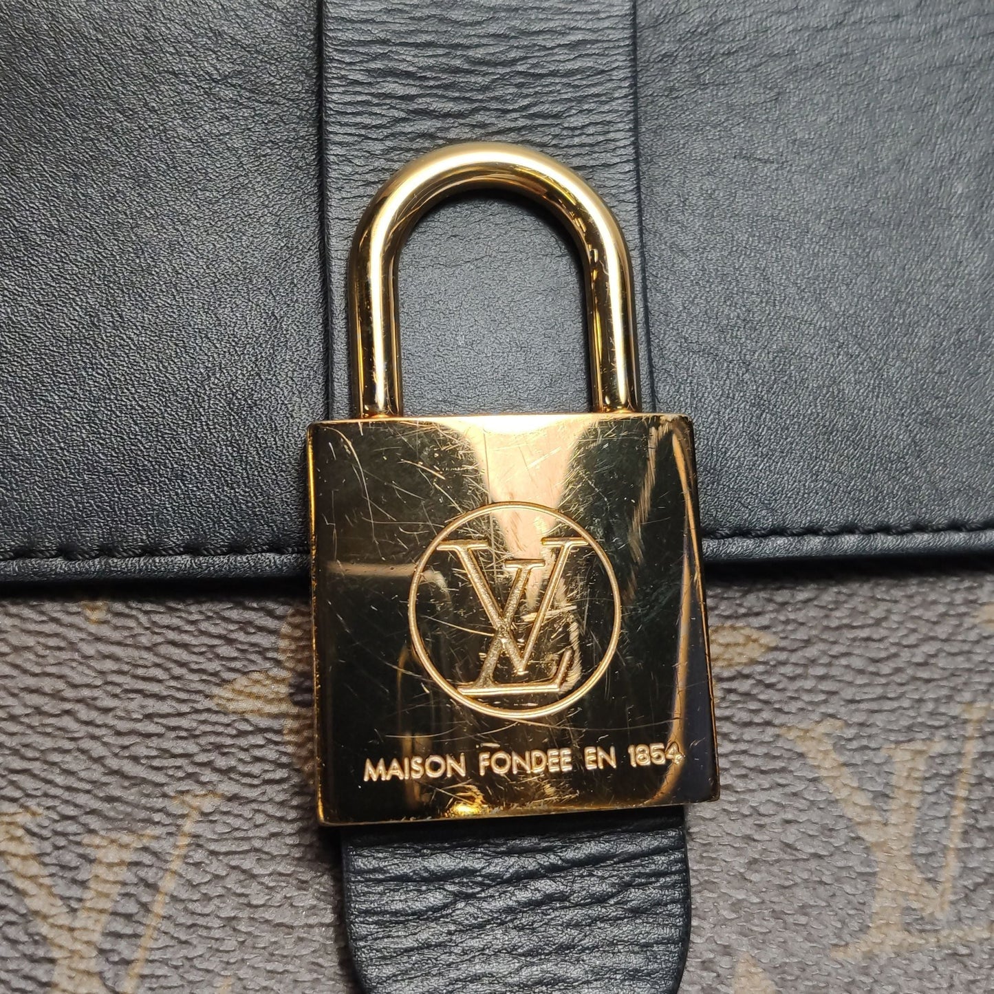 Preloved GLM-LockyBB Monogram Lock Shoulder Bag with Chip 250421781158785
