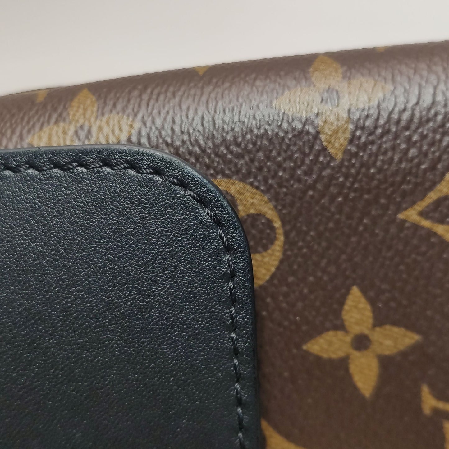 Preloved GLM-Locky BB Monogram Lock Crossbody Bag with Chip 250417781152236