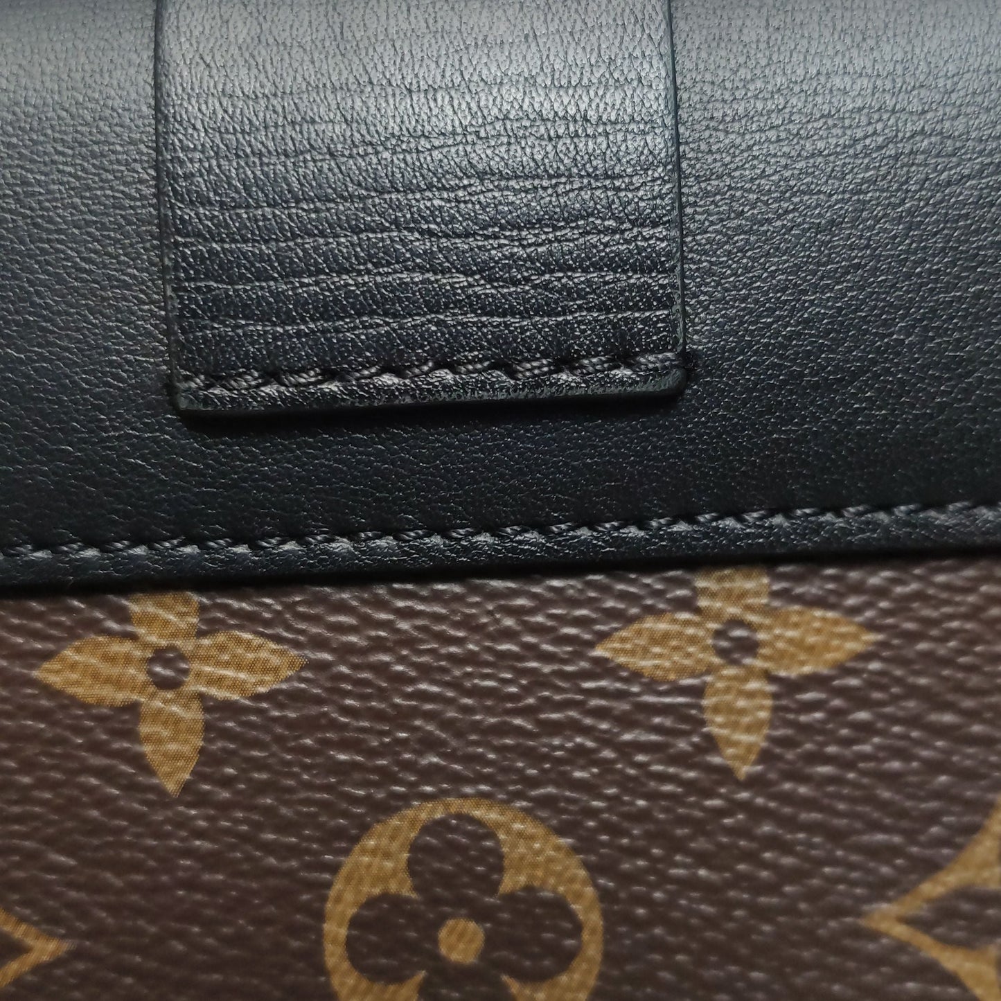 Preloved GLM-Locky BB Monogram Lock Crossbody Bag with Chip 250417781152236