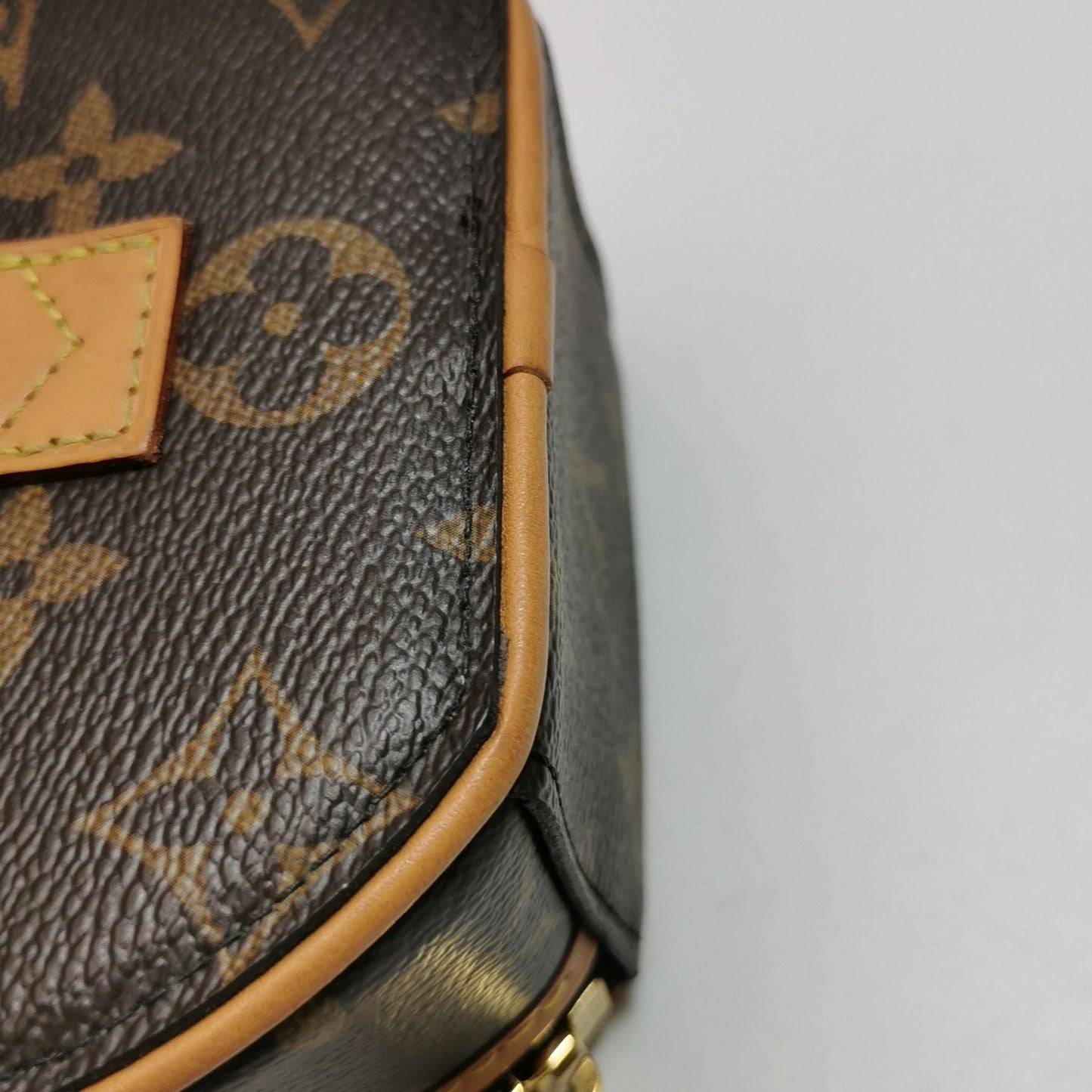 Preloved GLM-Boite Chapeau Mini Monogram Crossbody Bag with Chip 250414781147740