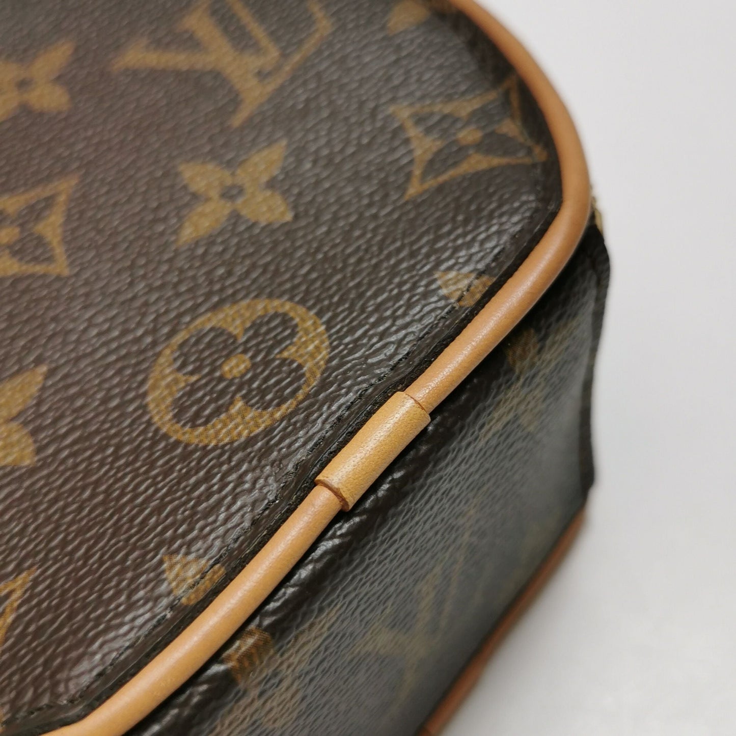 Preloved GLM-Boite Chapeau Mini Monogram Crossbody Bag with Chip 250412781144733