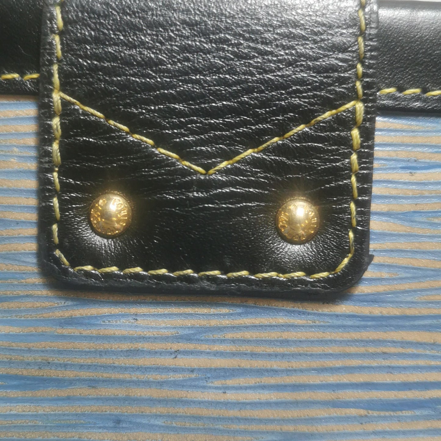 Preloved GLM-Petite Malle Small Box Calfskin Water Wave S-lock Crossbody Bag 250409781140736