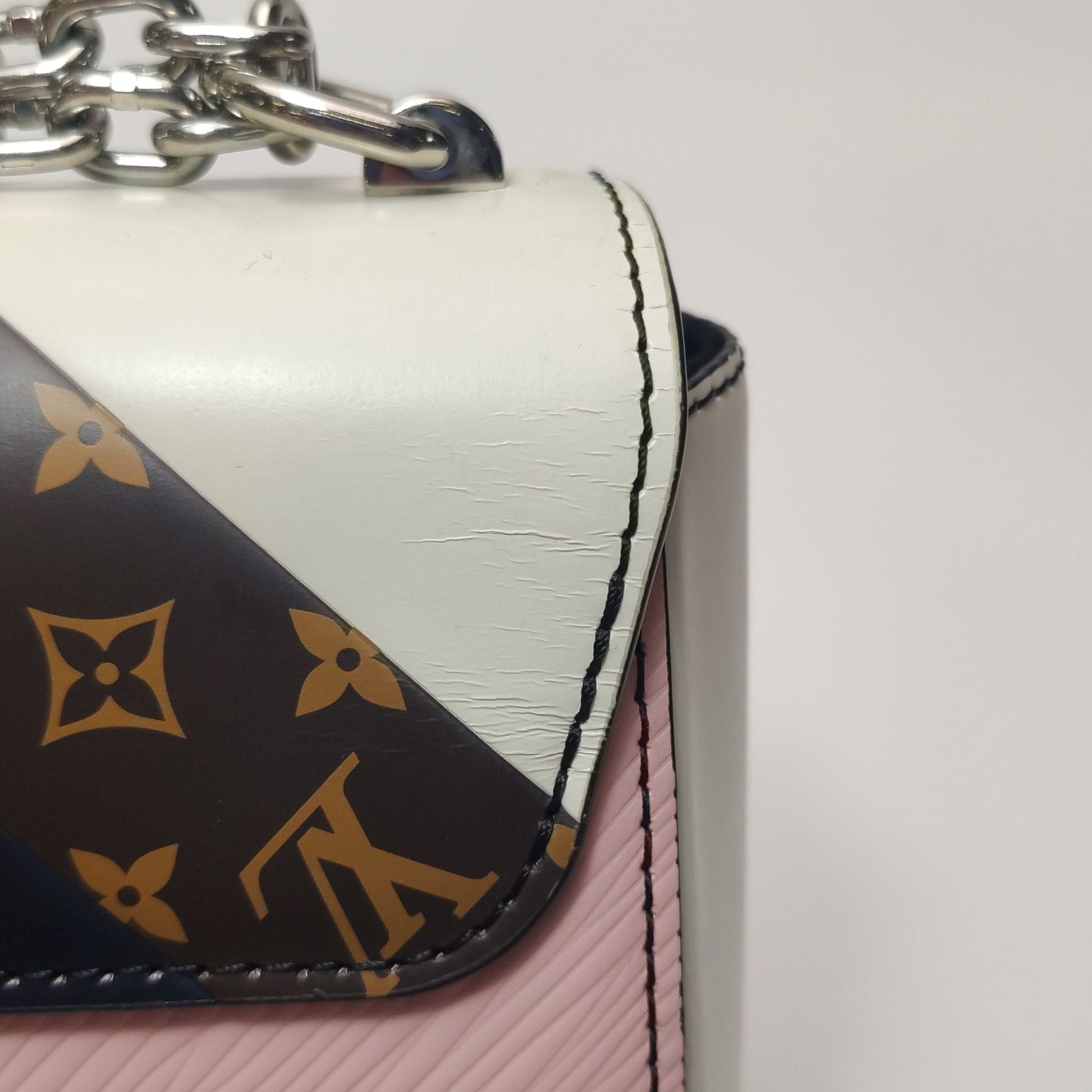 Preloved GLM-Twist Medium Leather Crossbody Bag with LV Twist Lock 250324781119141