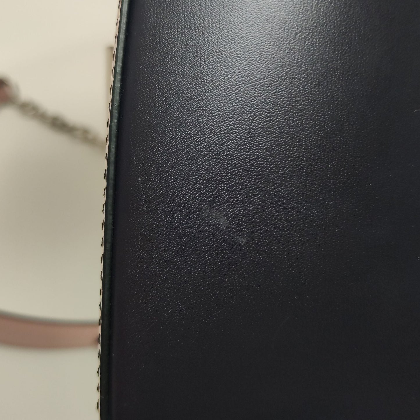 Preloved GLM-Twist Medium Leather Crossbody Bag with LV Twist Lock 250324781119141