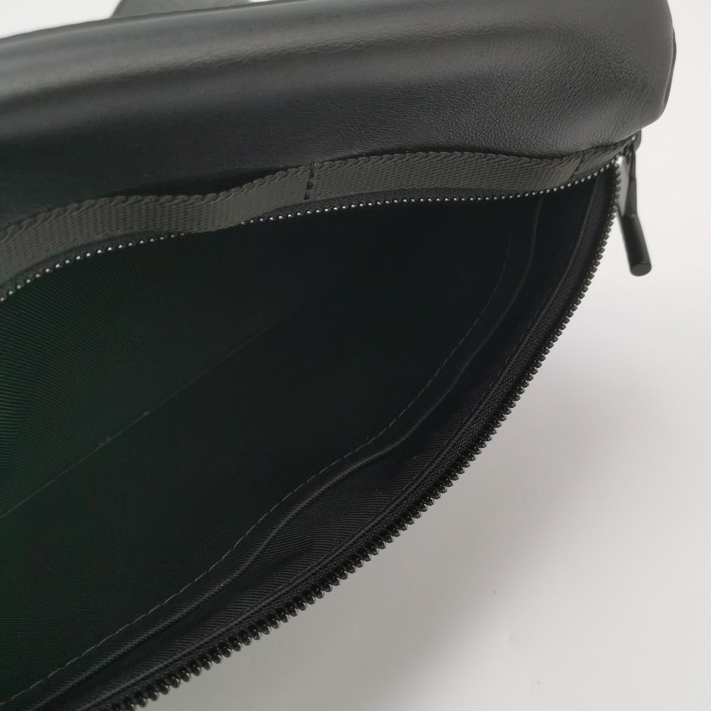 Preloved GLM-Messenger Bag 250323781117393