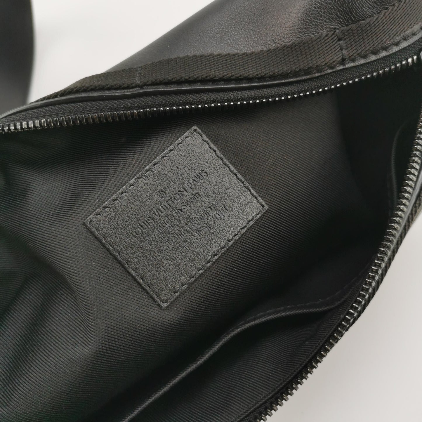 Preloved GLM-Messenger Bag 250323781117393