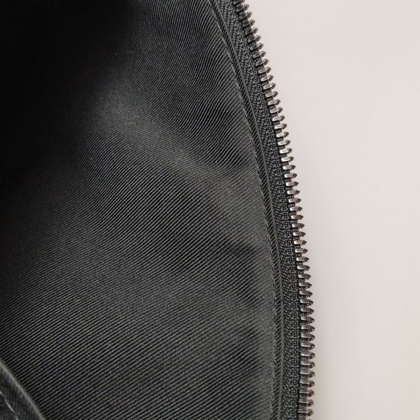 Preloved GLM-Messenger Bag 250323781117393