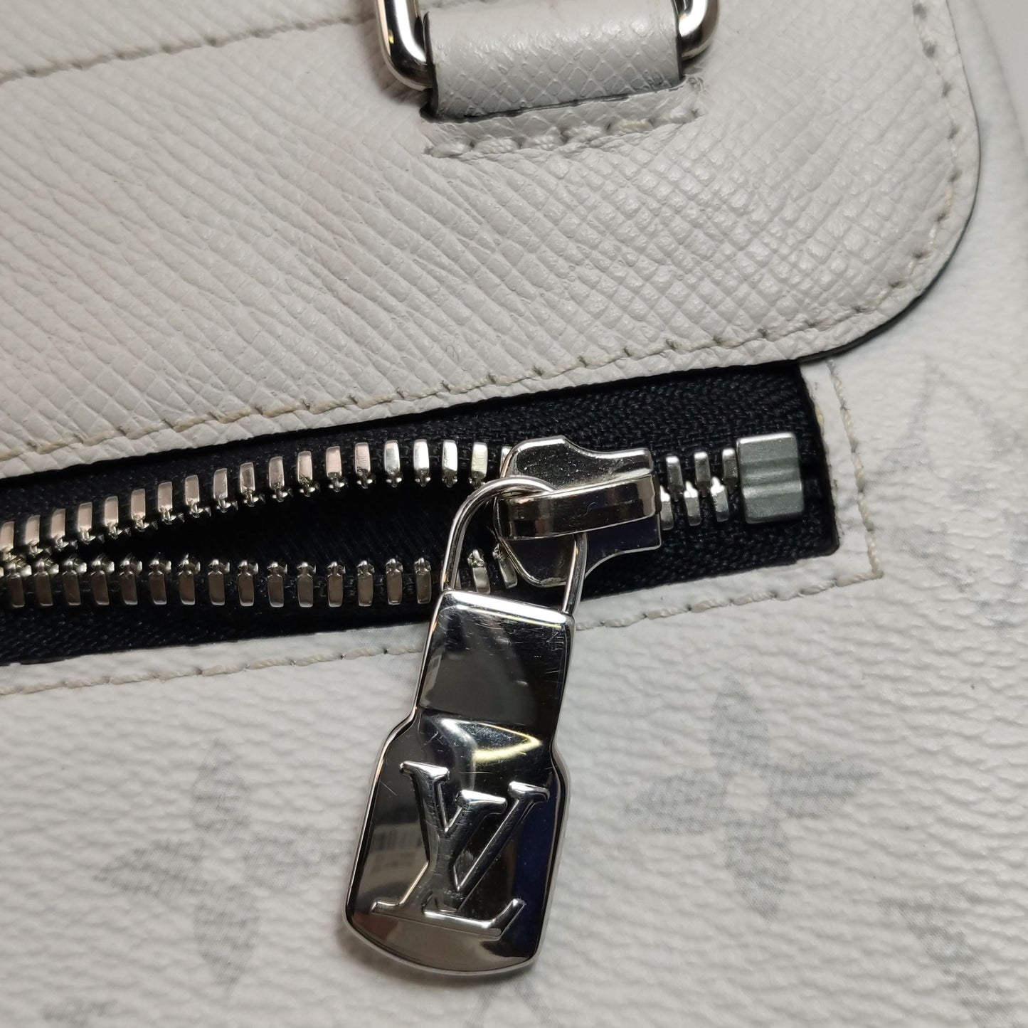 Preloved GLM-Outdoor Crossbody Bag 250220781072615