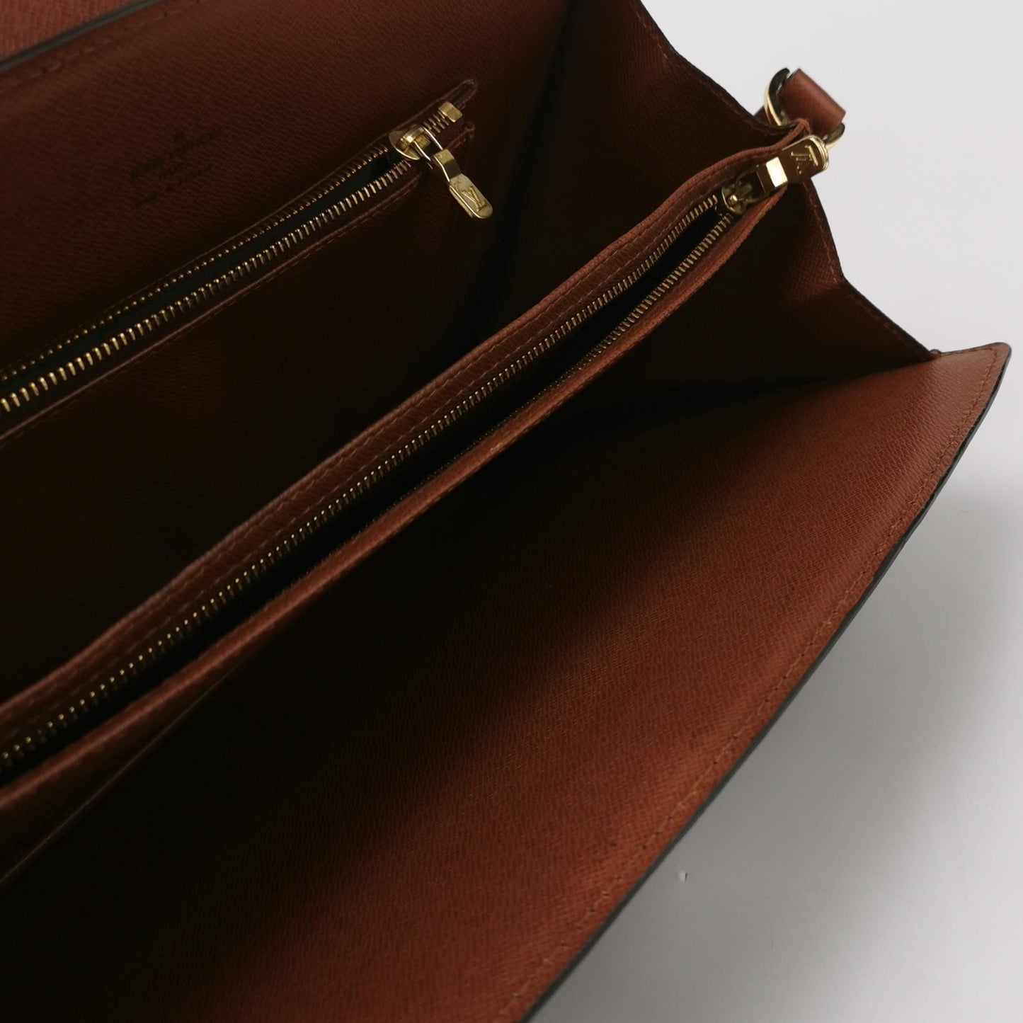 Preloved GLM-Courcelles Leather Monogram Messenger Bag 250216781066240