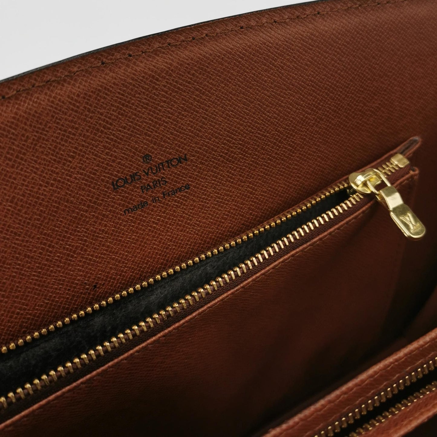Preloved GLM-Courcelles Leather Monogram Messenger Bag 250216781066240