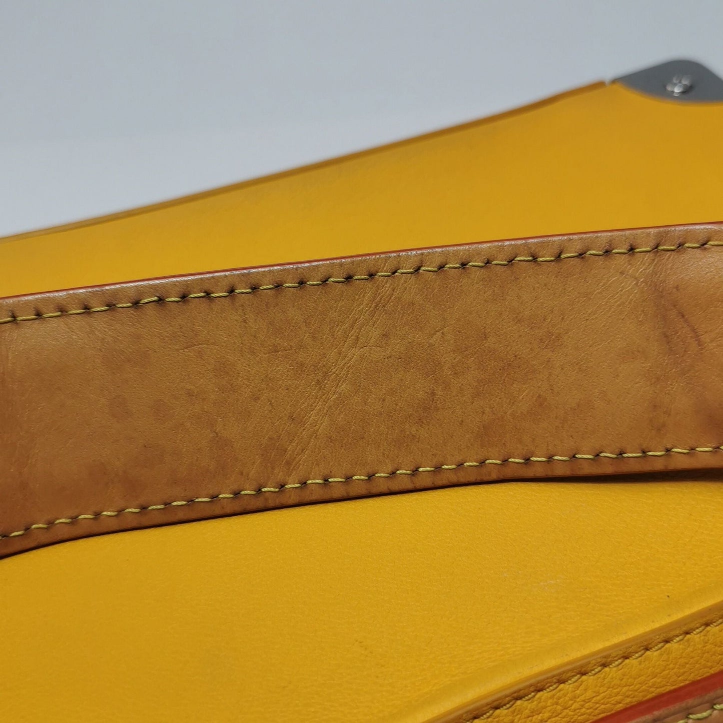 Preloved GLM-Handle Soft Trunk Leather Shoulder Bag with Chip 250118781030620