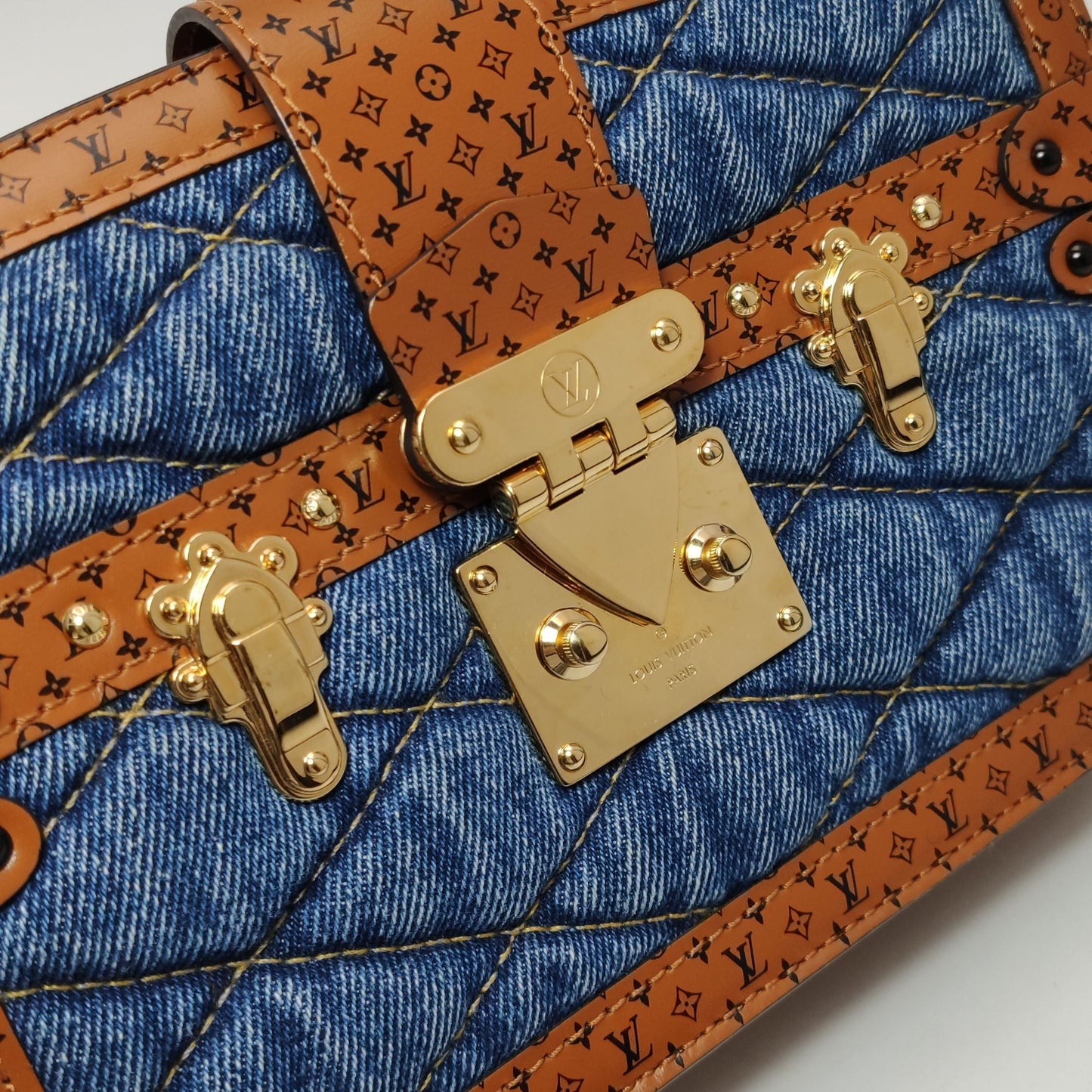 Preloved GLM-Trunk Clutch Soft Calfskin Denim S-lock Crossbody Bag with Chip 250530781215163