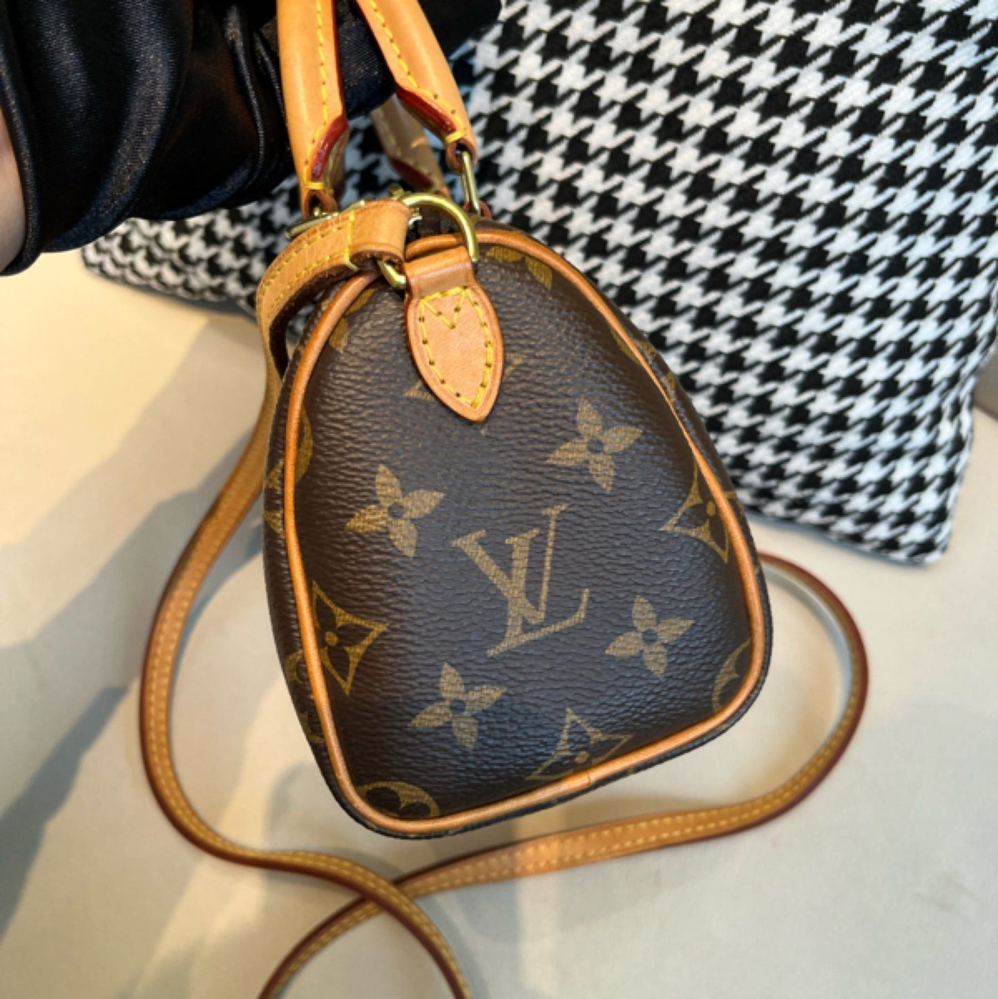 Preloved GLM-Speedy Nano Monogram Crossbody Bag 060150100287